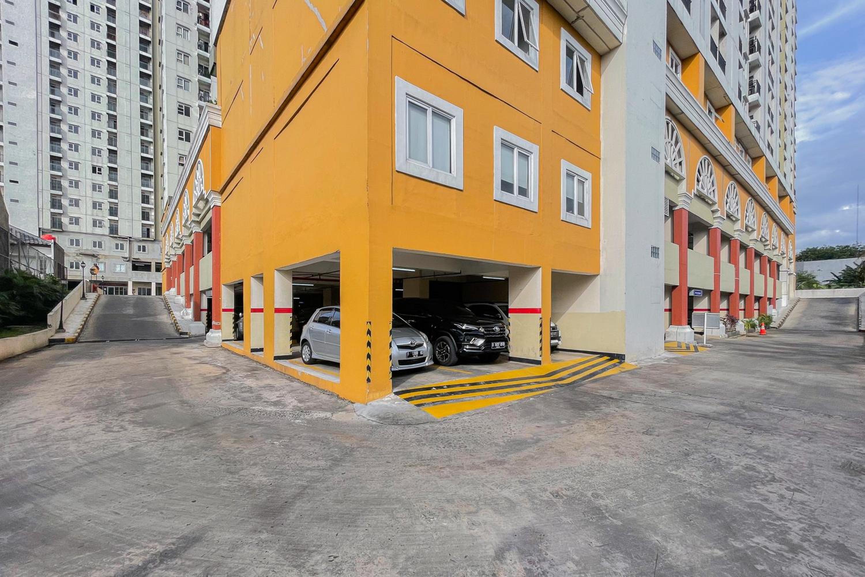 RedLiving Apartemen Cinere Resort - Gold Room