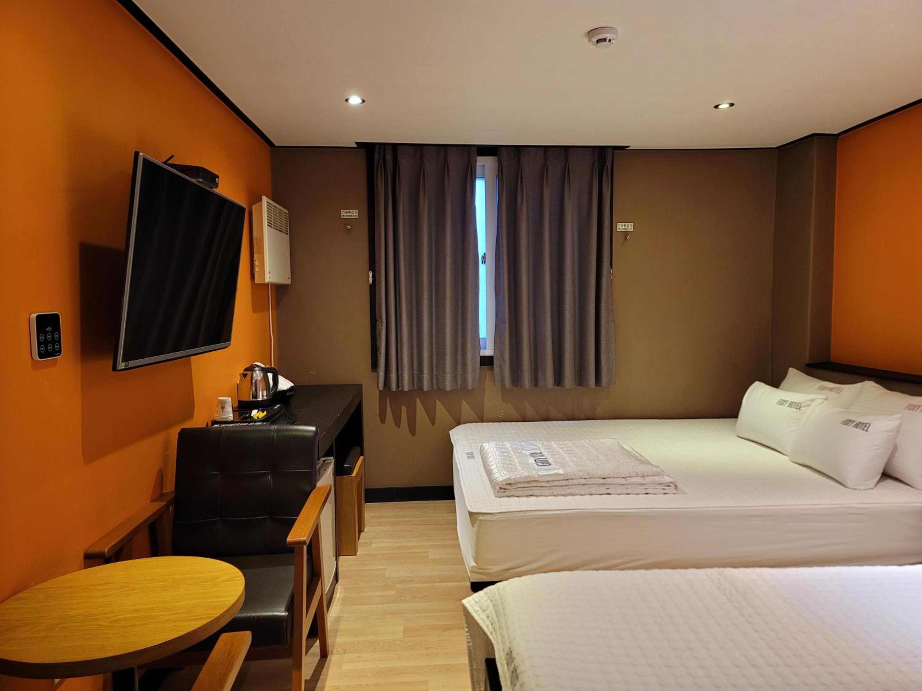 Foxy Hotel