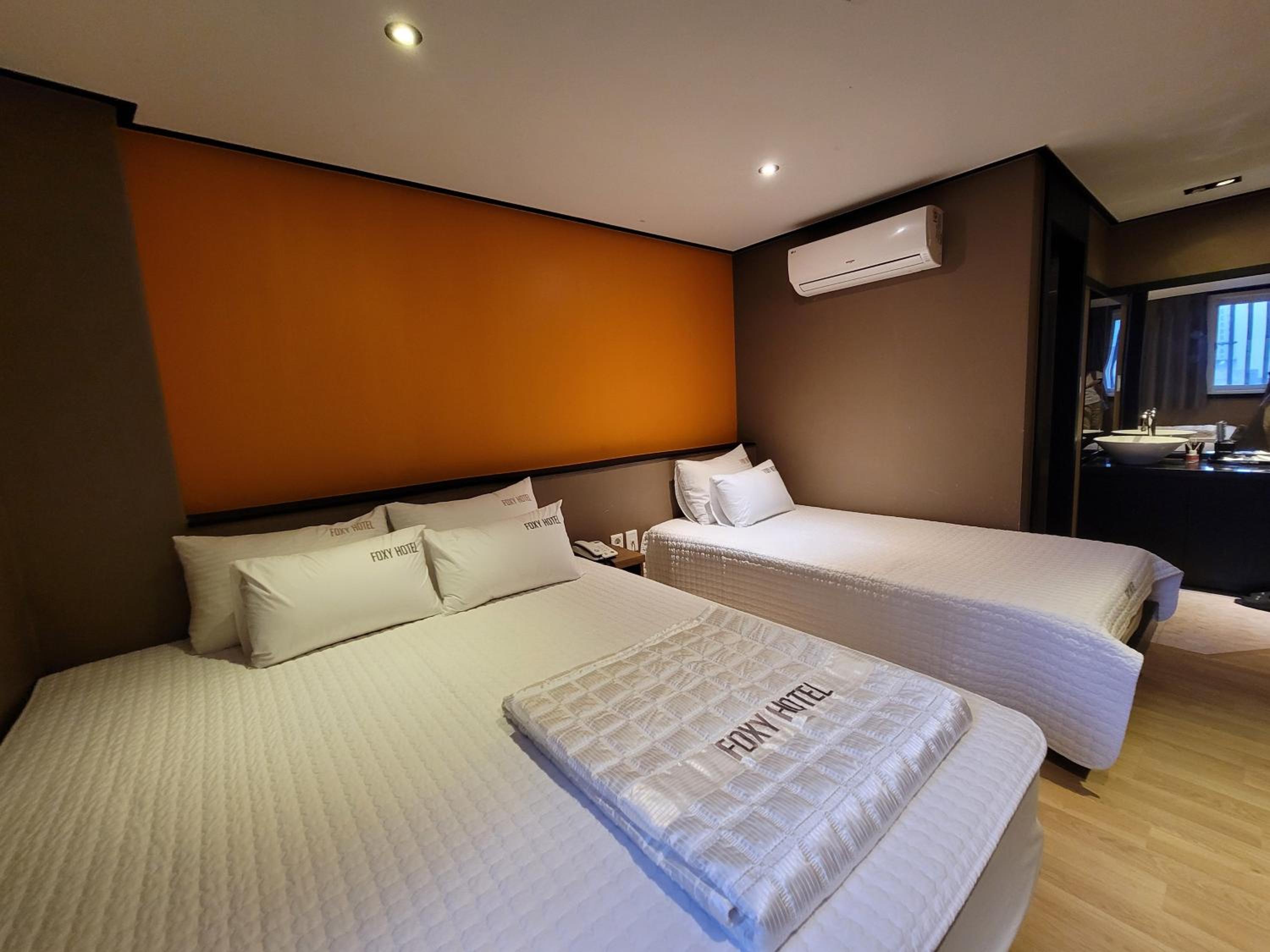 Foxy Hotel