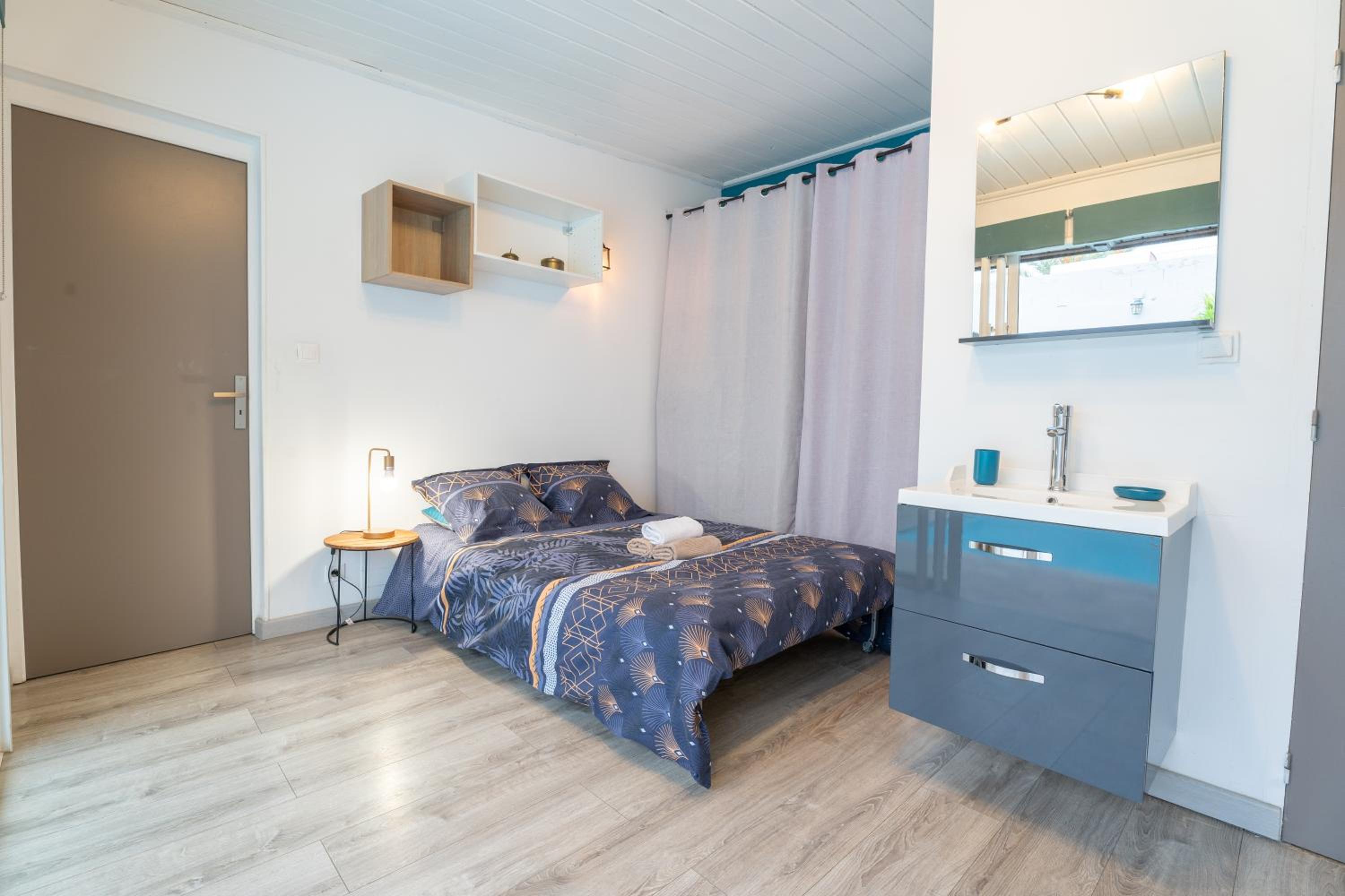 hotel room