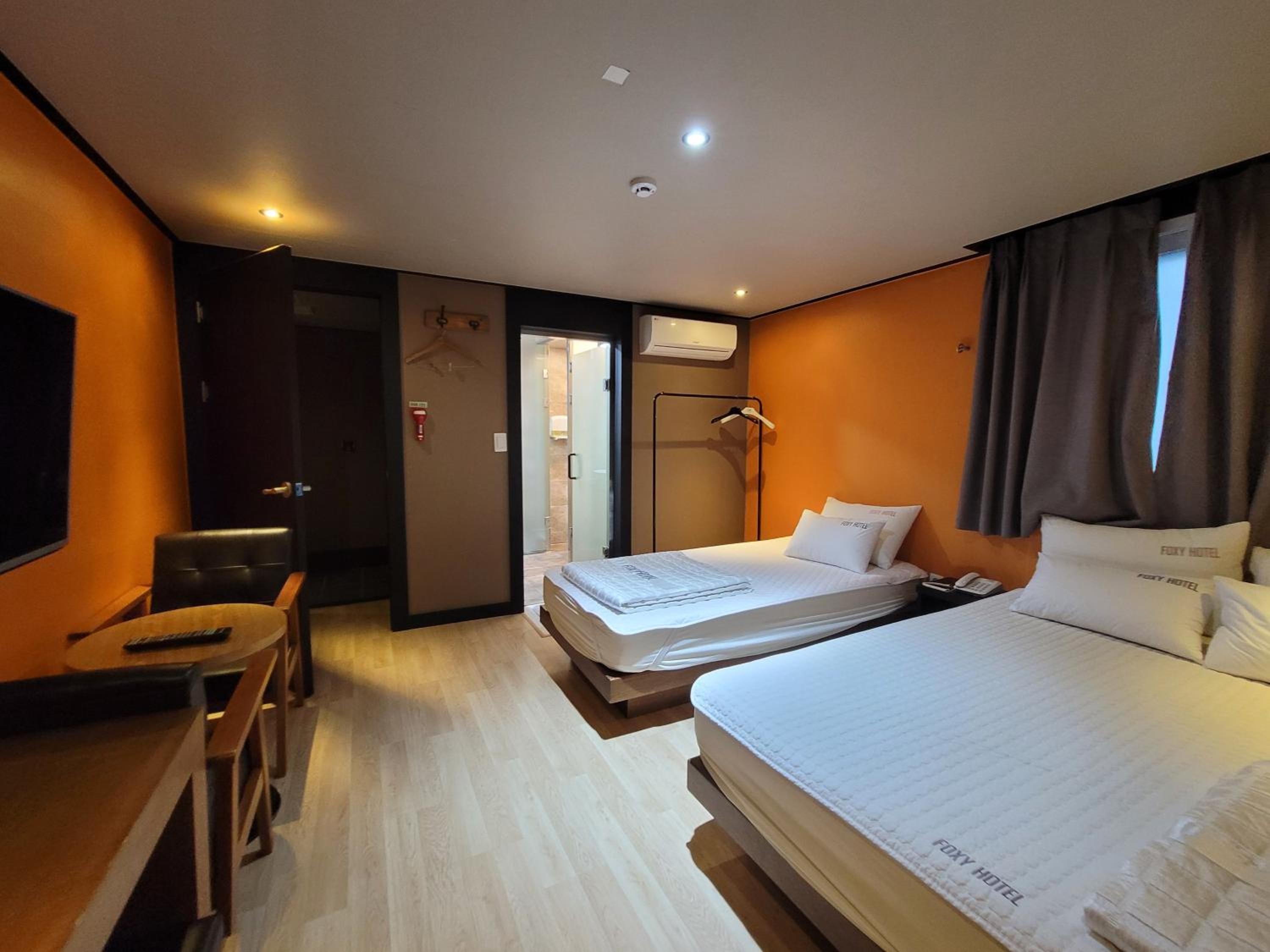 Foxy Hotel