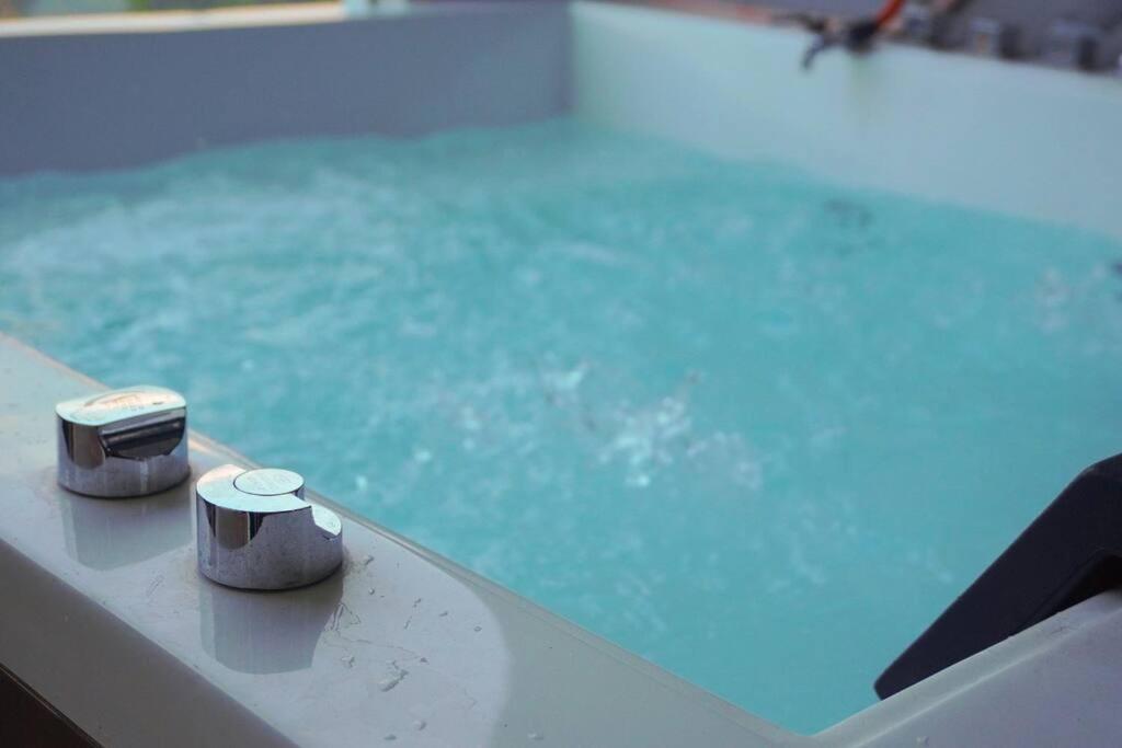 Cozy Haven with Jacuzzi, Rooftop