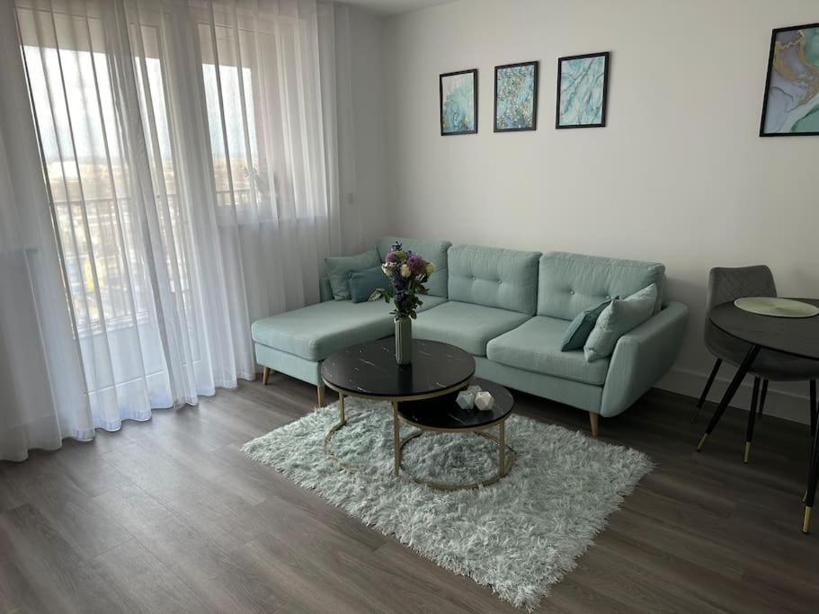 Stunning one-bedroom apartment- Next to tube station- Sleeps 3