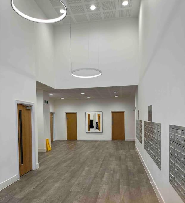 Stunning one-bedroom apartment- Next to tube station- Sleeps 3