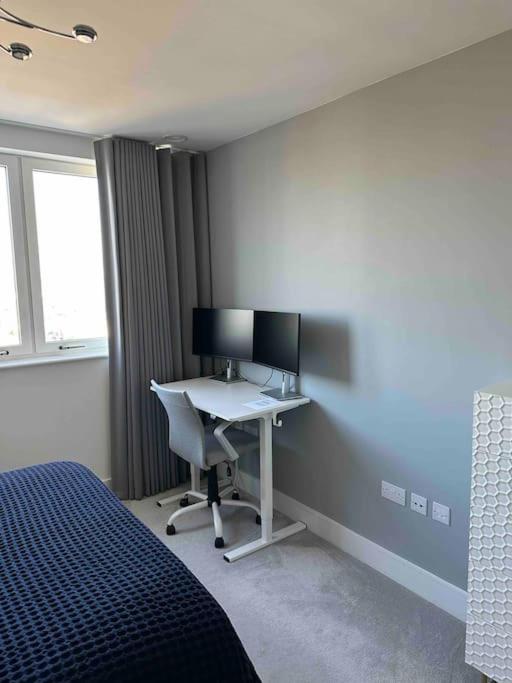Stunning one-bedroom apartment- Next to tube station- Sleeps 3