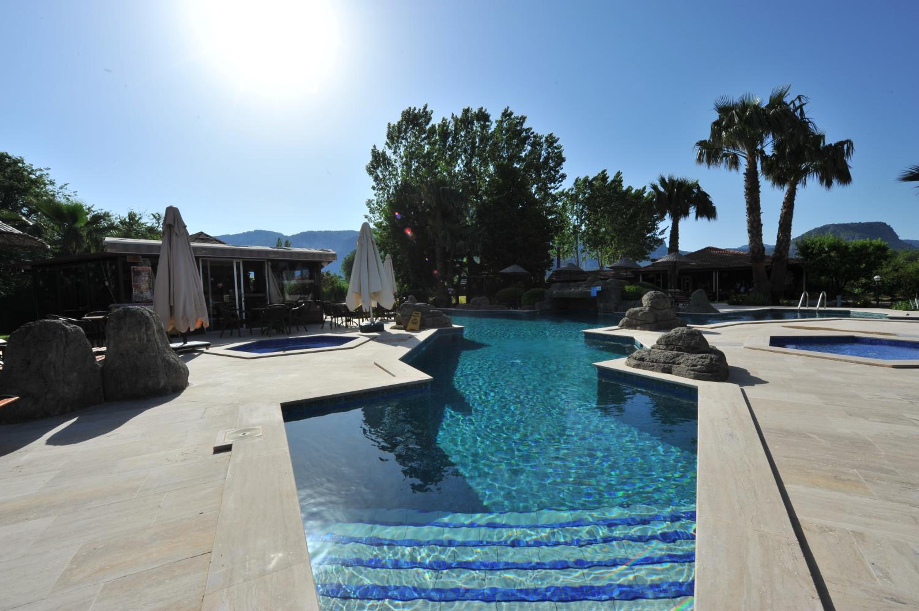 Grenadine Lodge