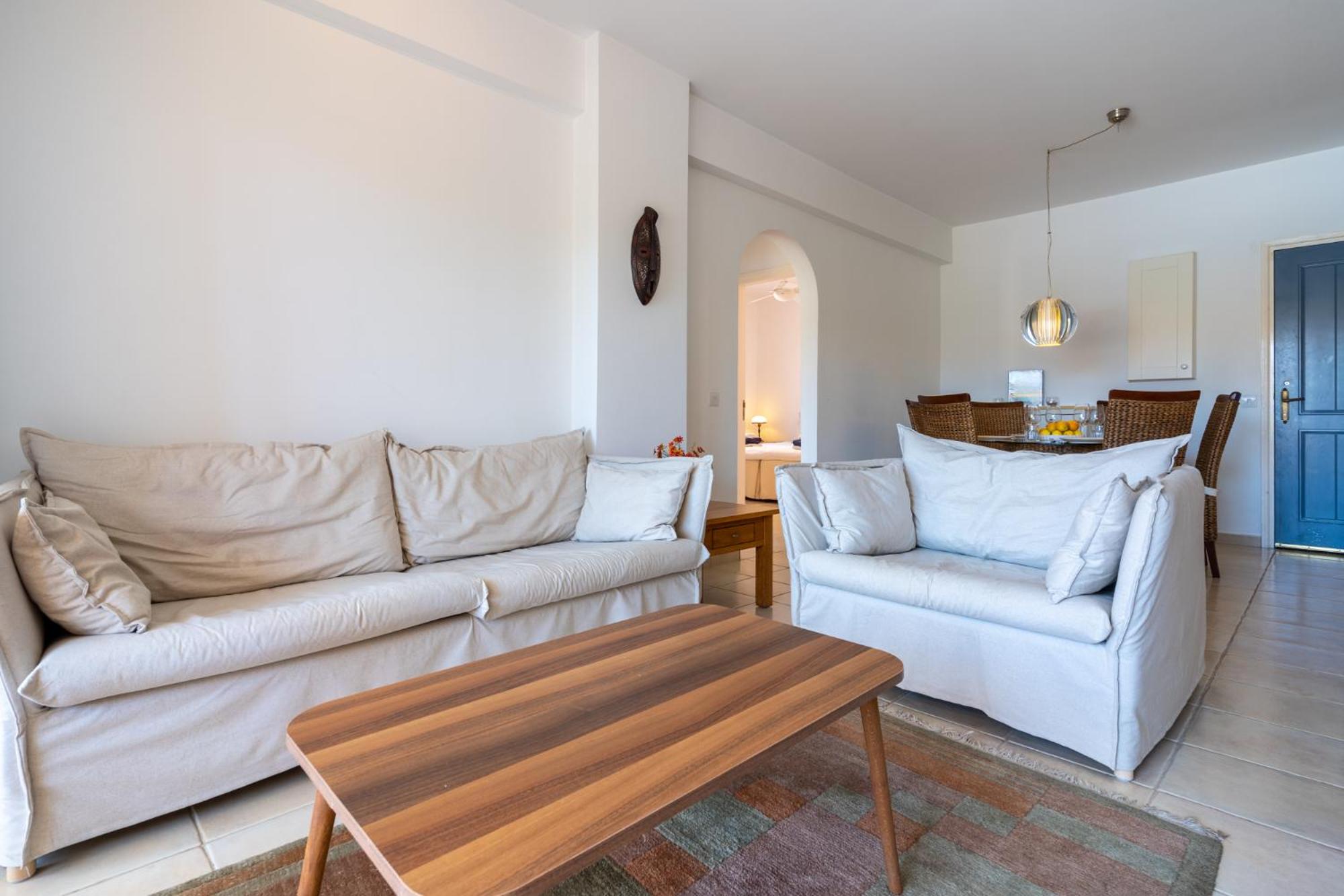 Tropical Paradise in Harbour Paphos, Central & Close to Beach