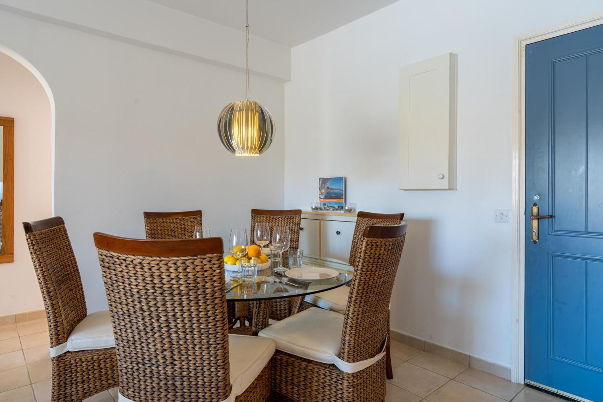Tropical Paradise in Harbour Paphos, Central & Close to Beach