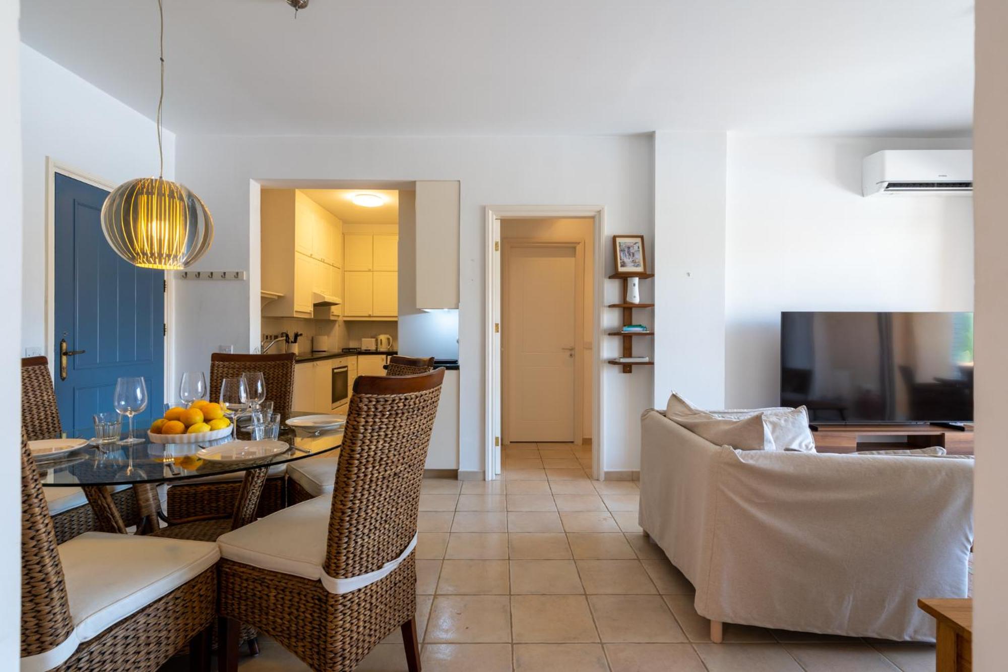 Tropical Paradise in Harbour Paphos, Central & Close to Beach