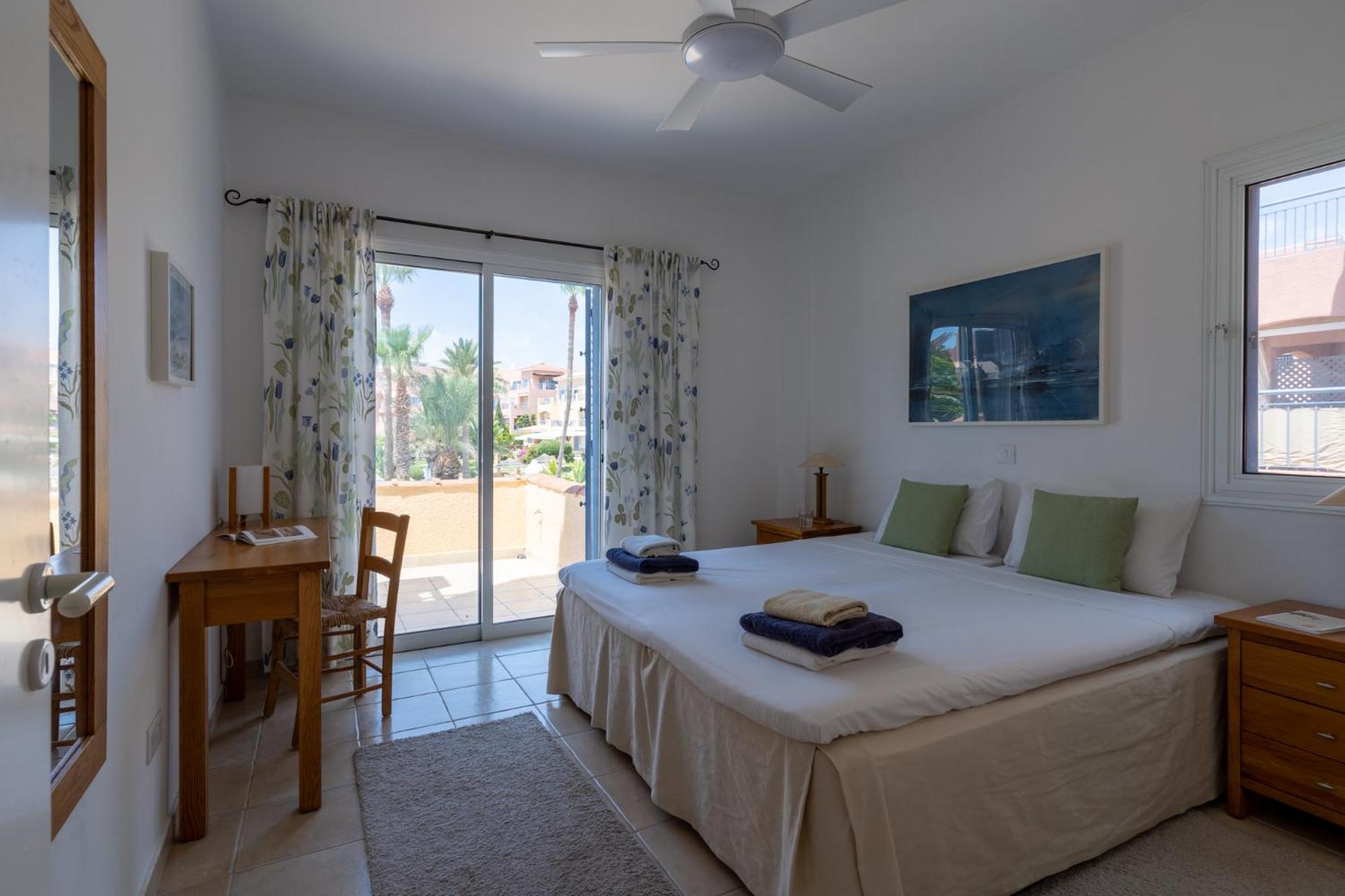 Tropical Paradise in Harbour Paphos, Central & Close to Beach