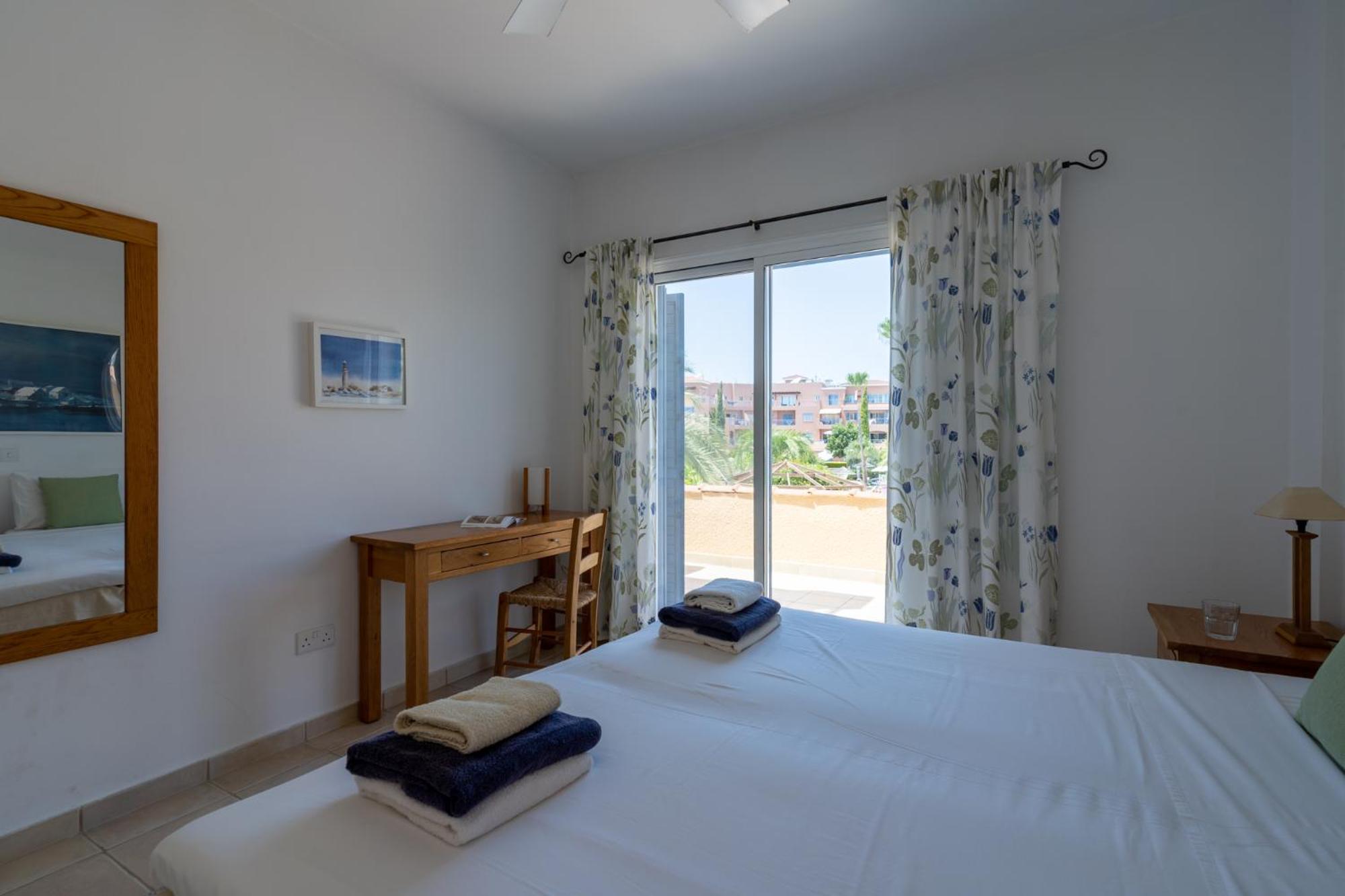 Tropical Paradise in Harbour Paphos, Central & Close to Beach