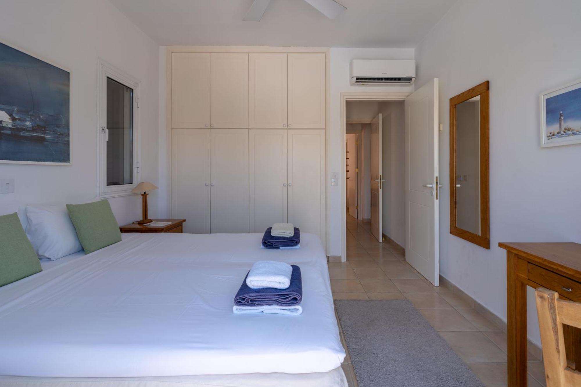 Tropical Paradise in Harbour Paphos, Central & Close to Beach