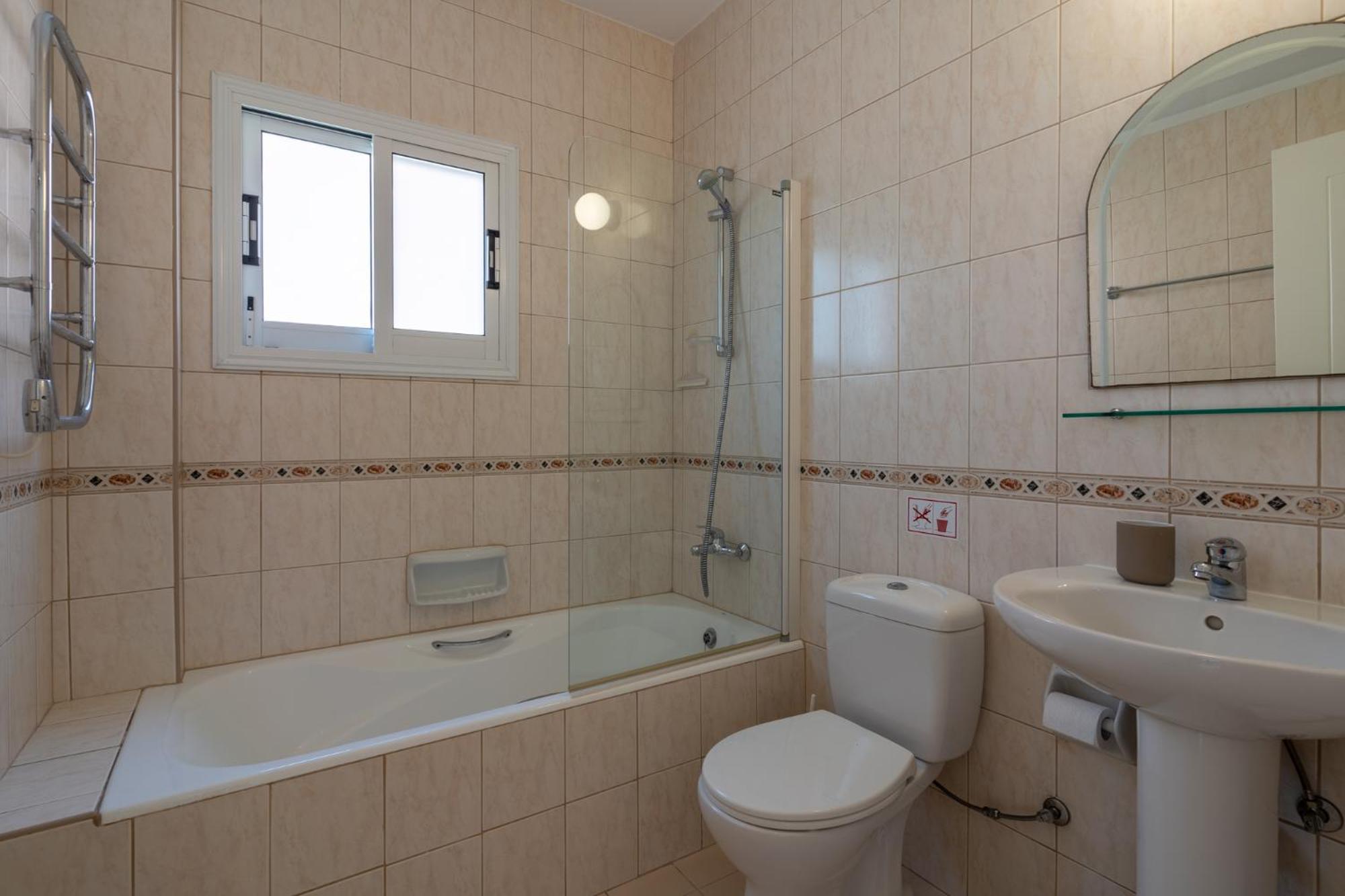 Tropical Paradise in Harbour Paphos, Central & Close to Beach