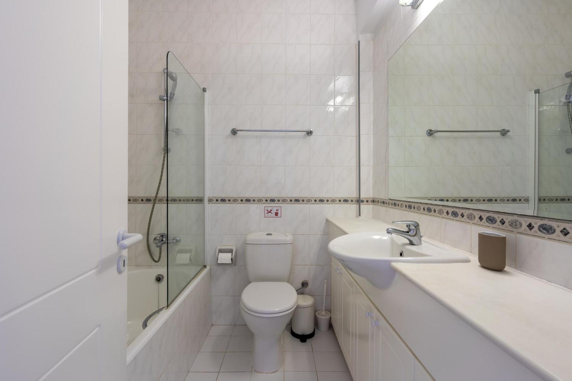 Tropical Paradise in Harbour Paphos, Central & Close to Beach