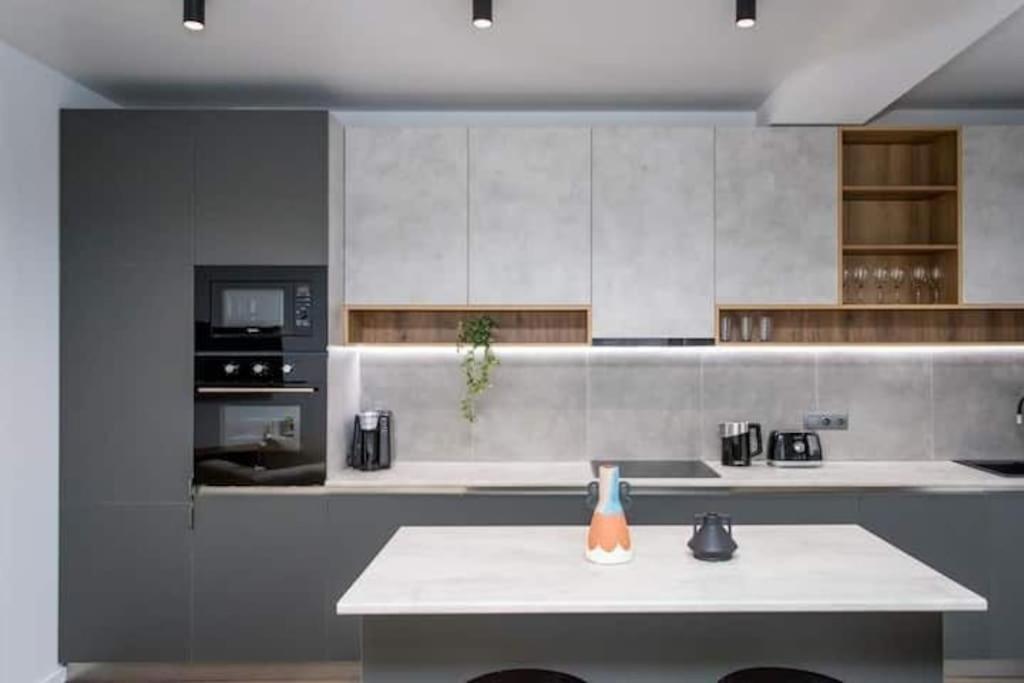 New & Stylish 1 bedroom apartment near Fabrika