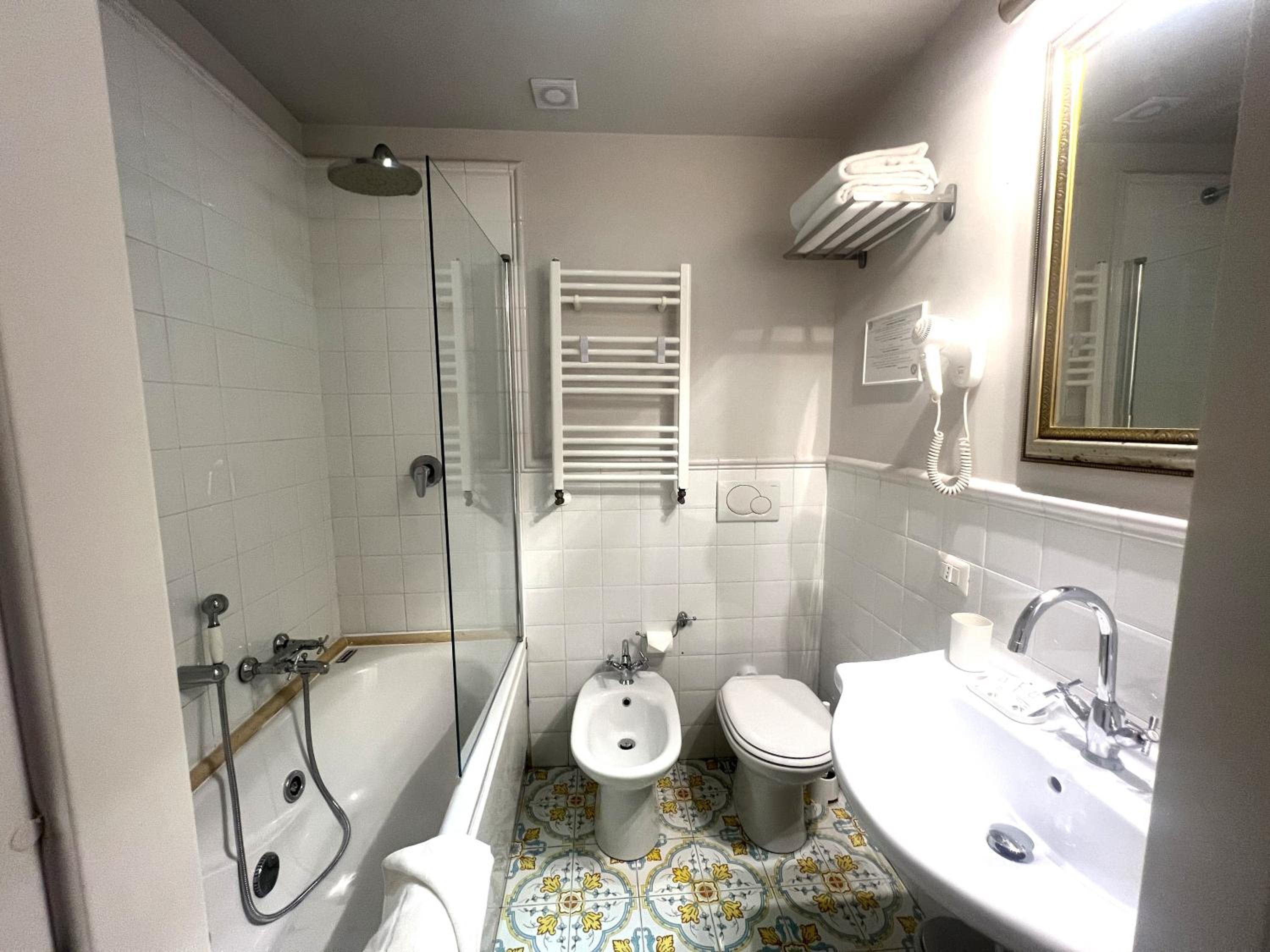 INTERNO ROMA en Rome — bathroom