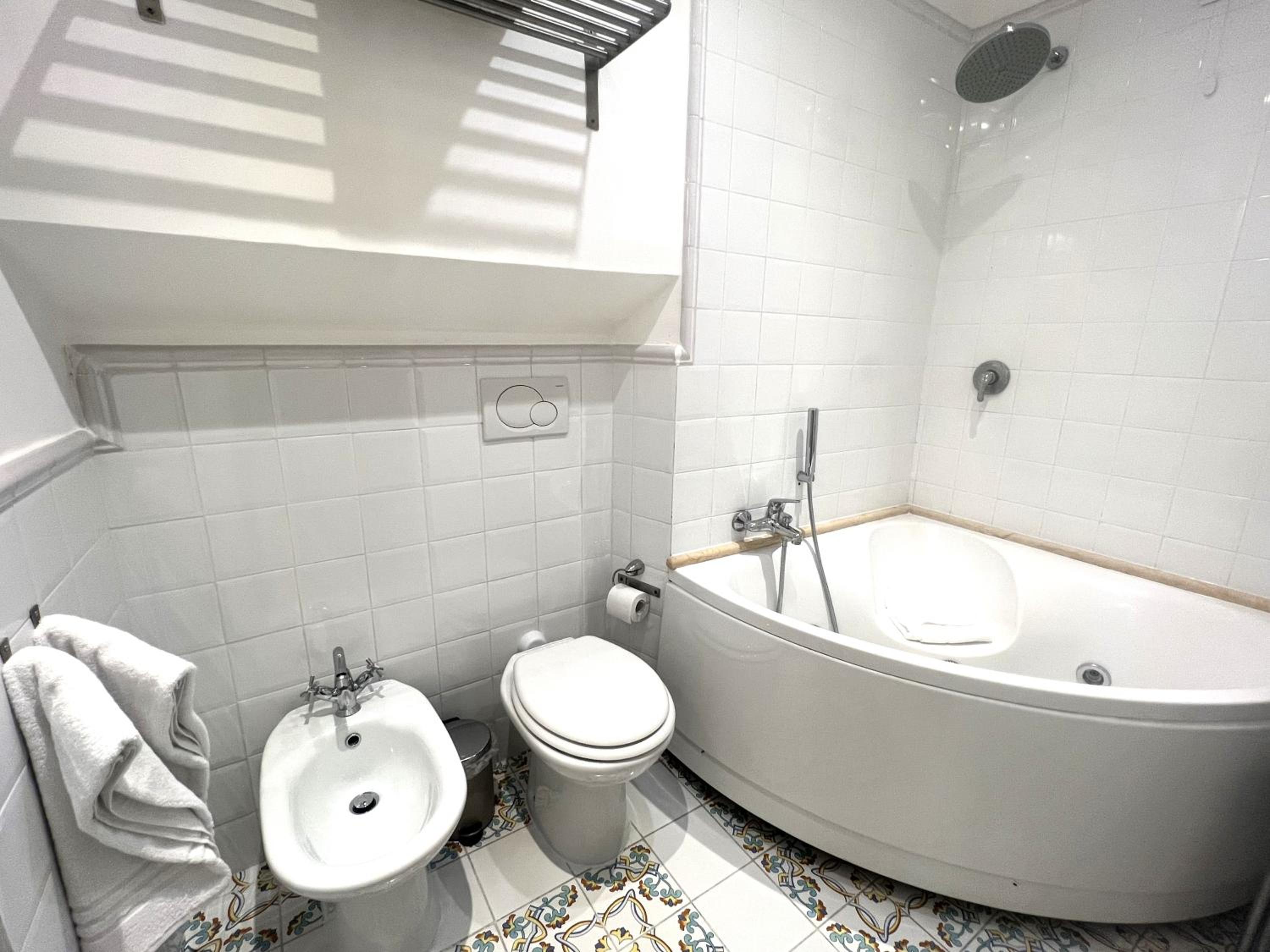 INTERNO ROMA en Rome — bathroom