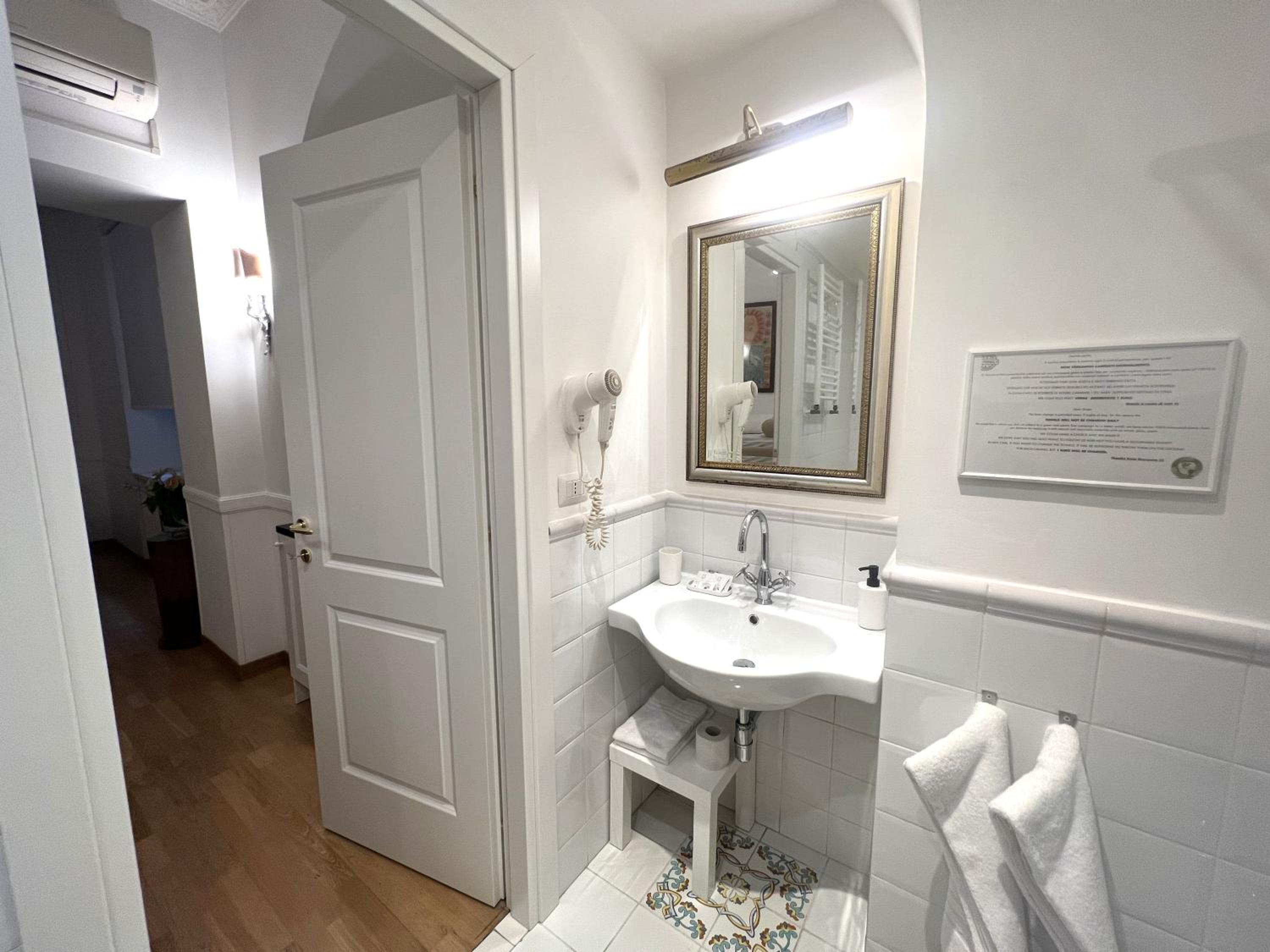 INTERNO ROMA en Rome — bathroom