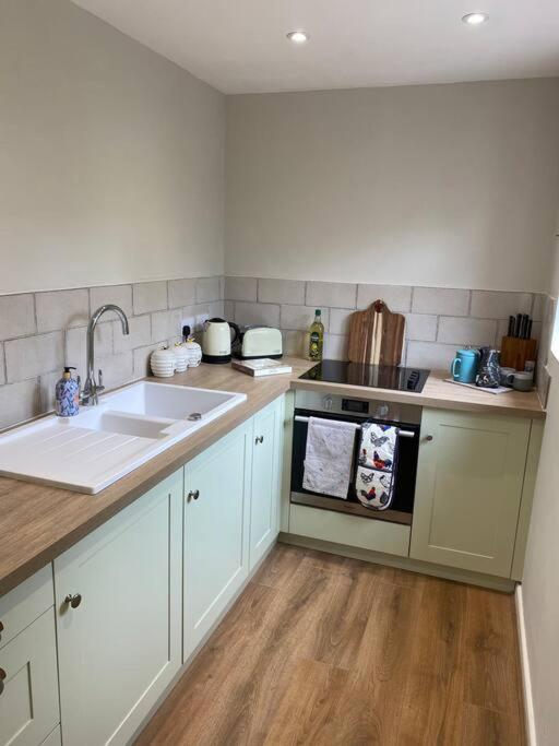 Cosy Cotswold Barn conversion in Andoversford view 4