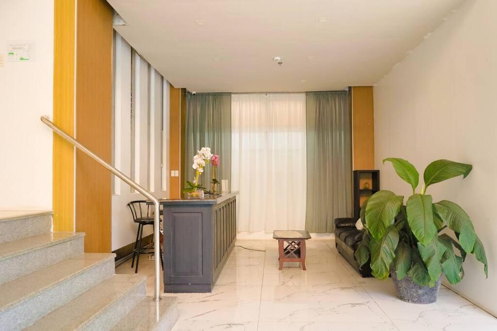 CityCenter Queen-Bed Room w Panoramic Skyline View view 2