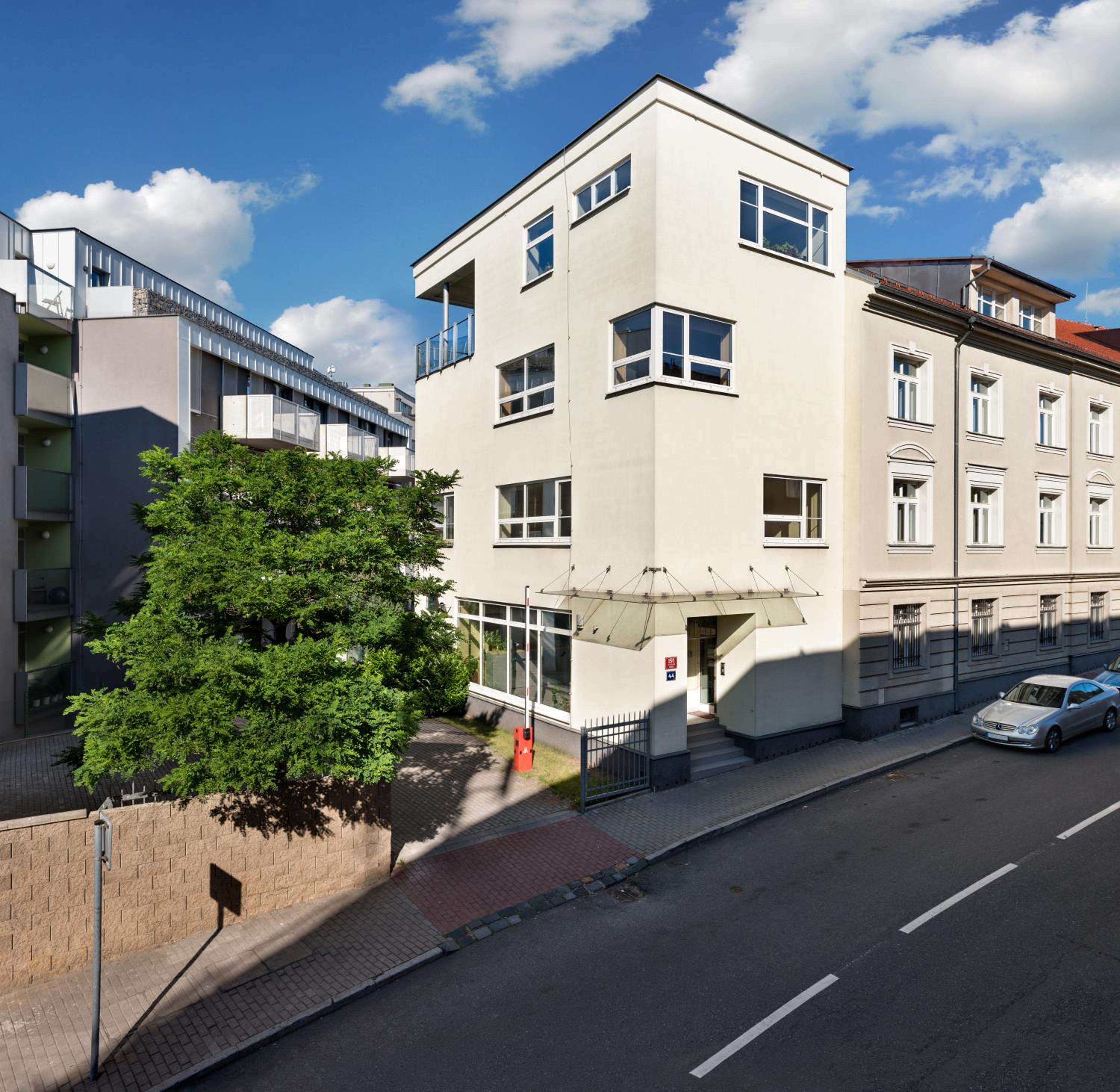 Veleslavin Apartments