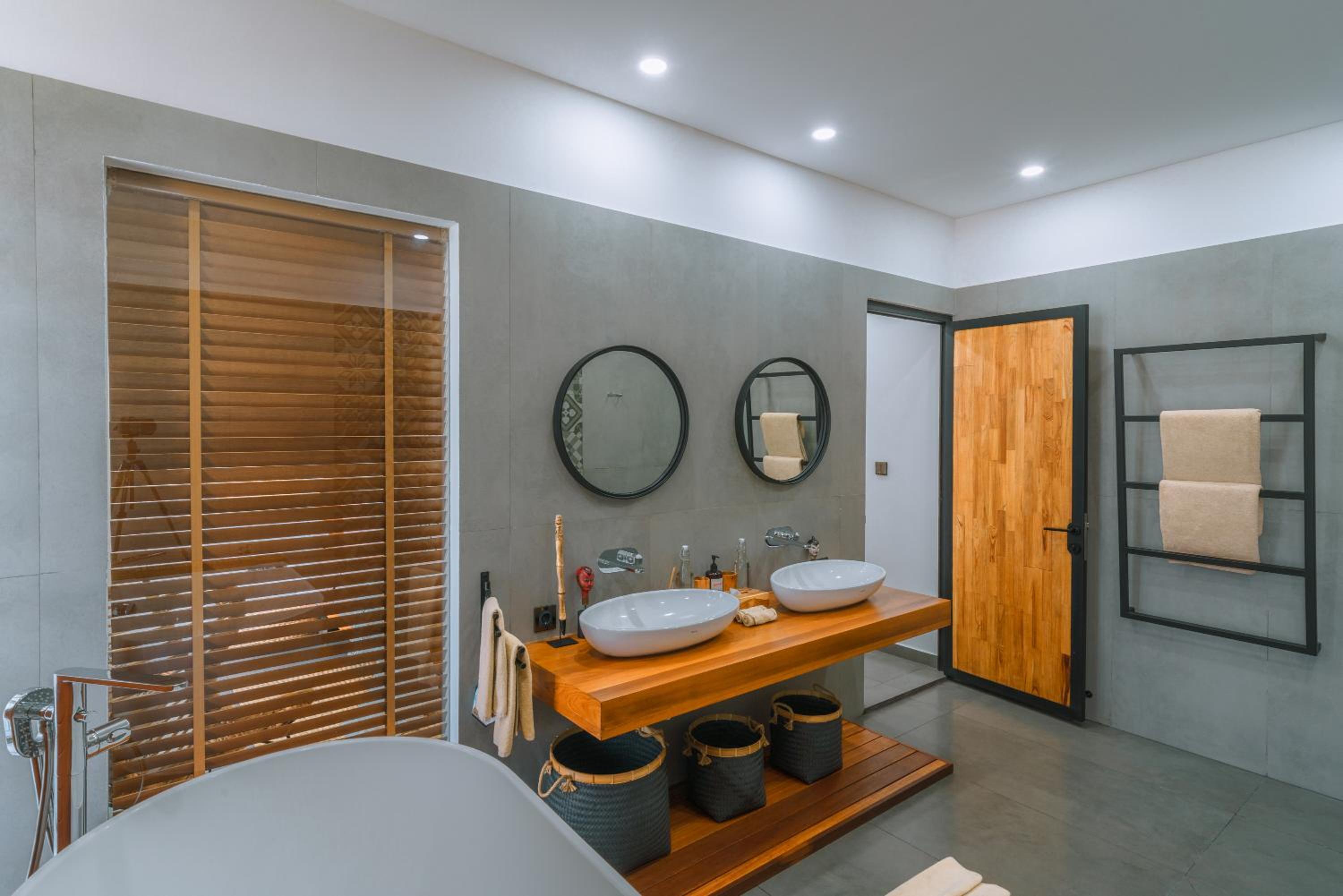 Villa Aless - Designer 4BR Villa with Sauna, Jacuzzi, Ice Bath, Gym & Rooftop view 4