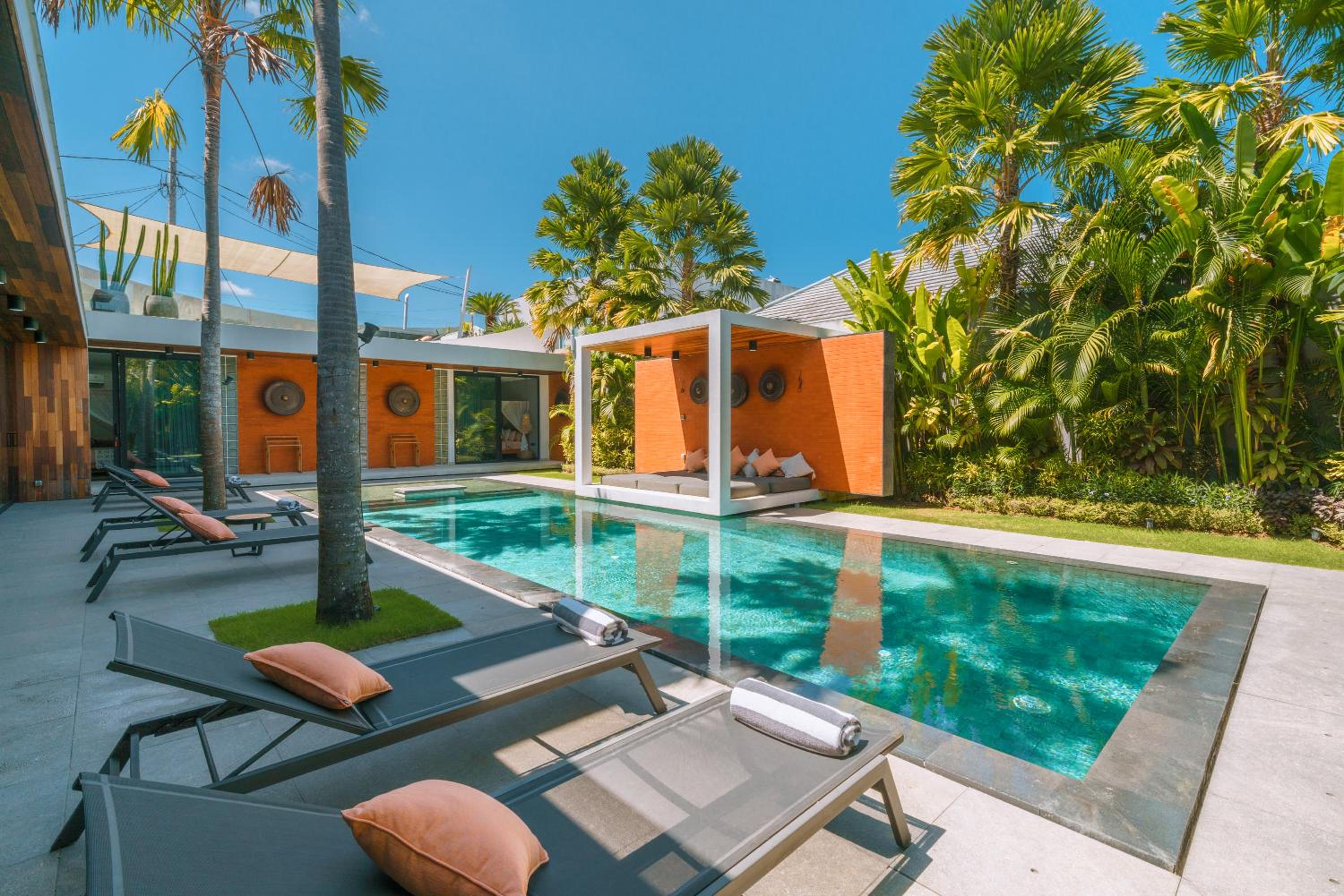 Villa Aless - Designer 4BR Villa with Sauna, Jacuzzi, Ice Bath, Gym & Rooftop view 3