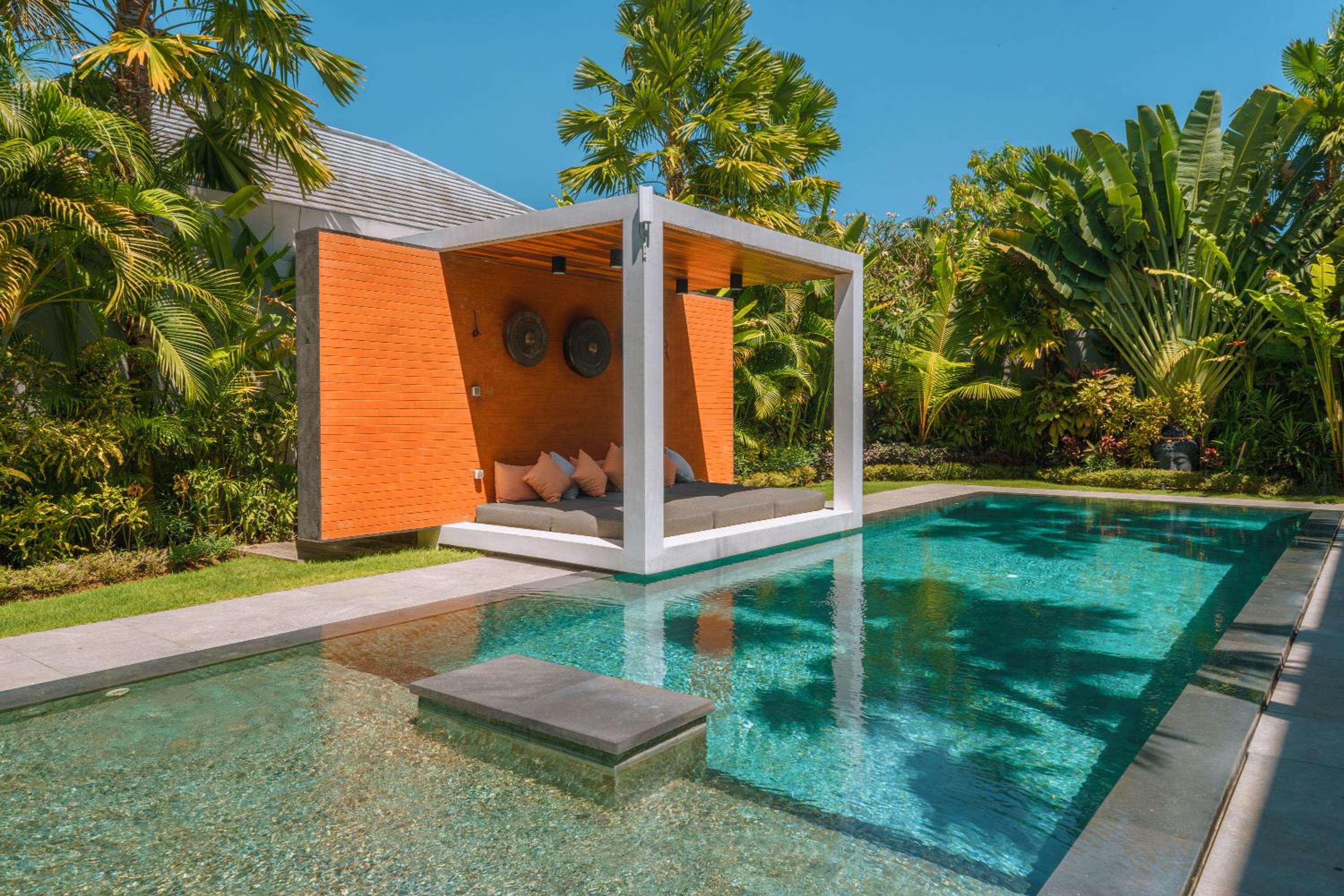 Villa Aless - Designer 4BR Villa with Sauna, Jacuzzi, Ice Bath, Gym & Rooftop view 5