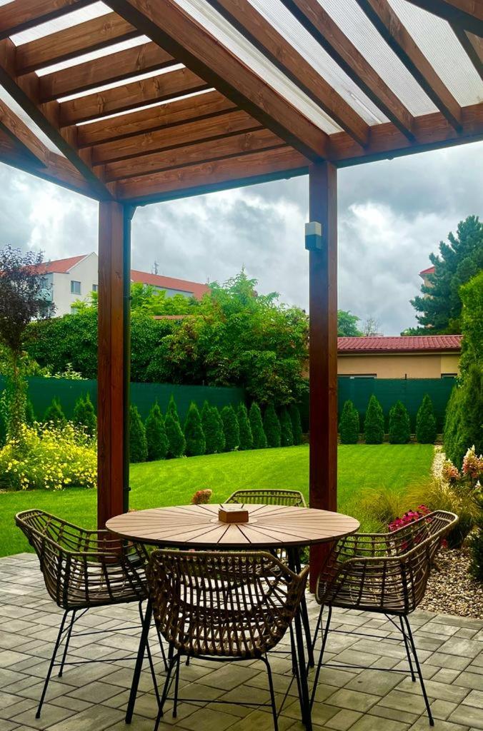 Central garden residence view 2