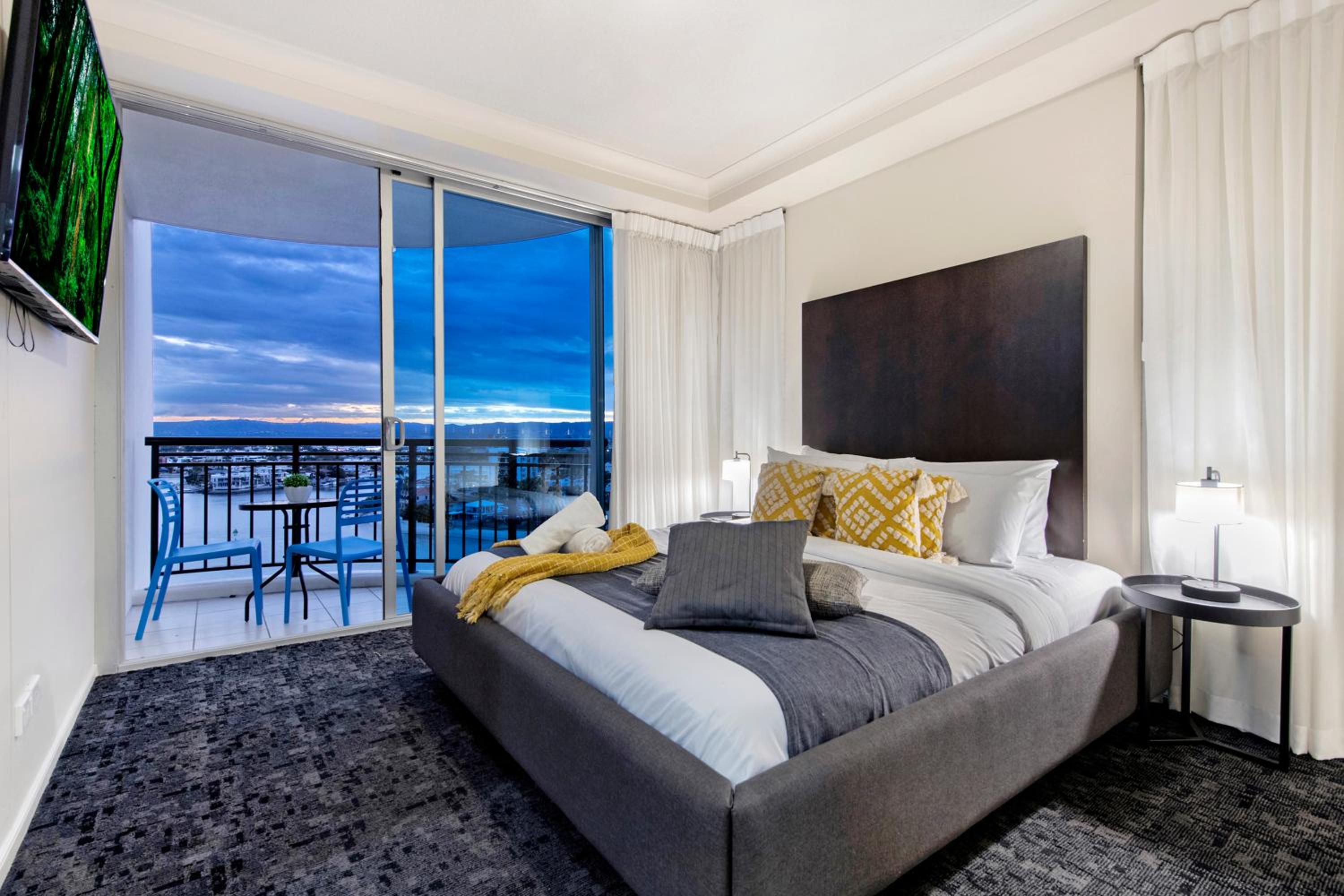 Chevron Renaissance Apartments - Hosted by Wow Stay