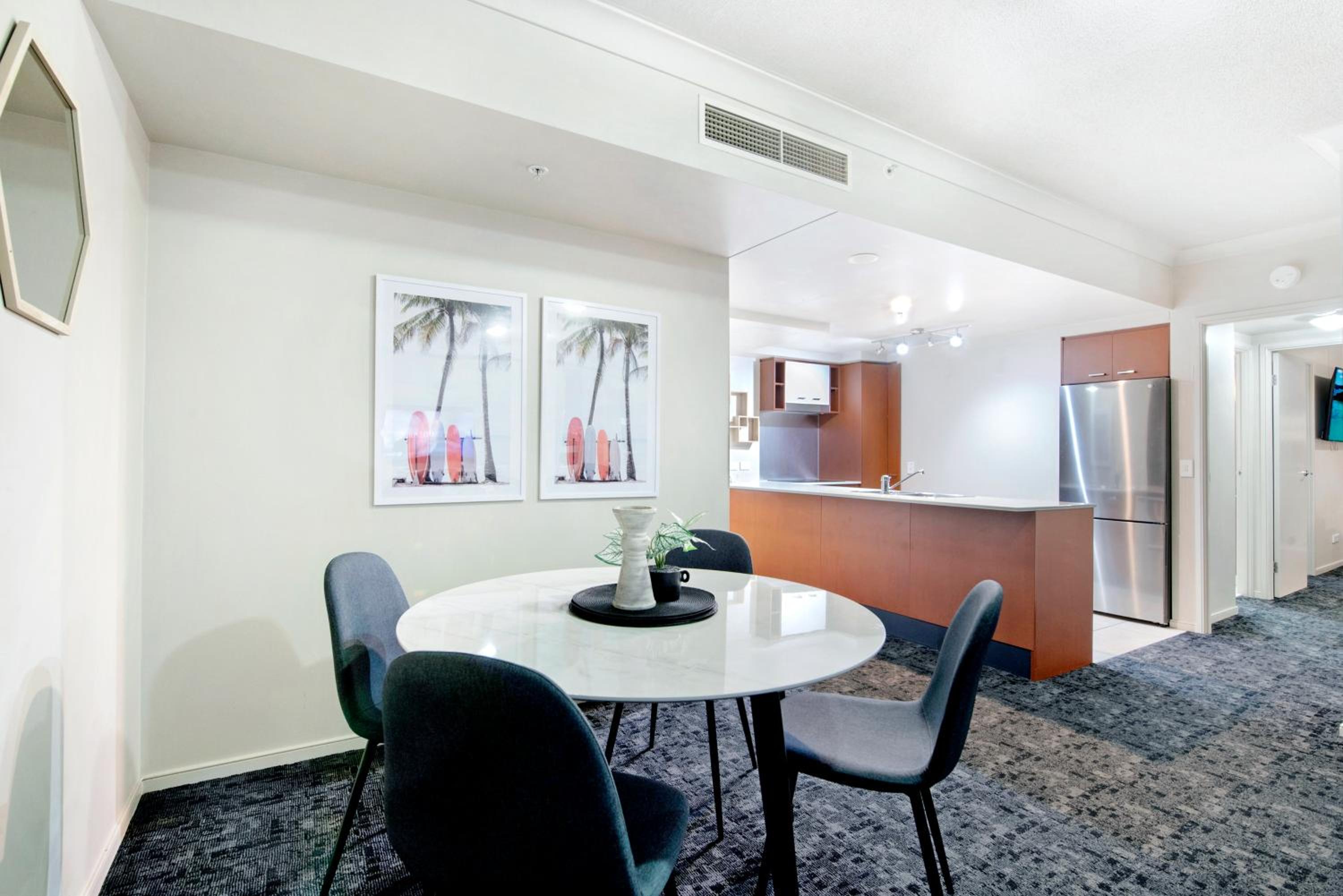 Chevron Renaissance Apartments - Hosted by Wow Stay