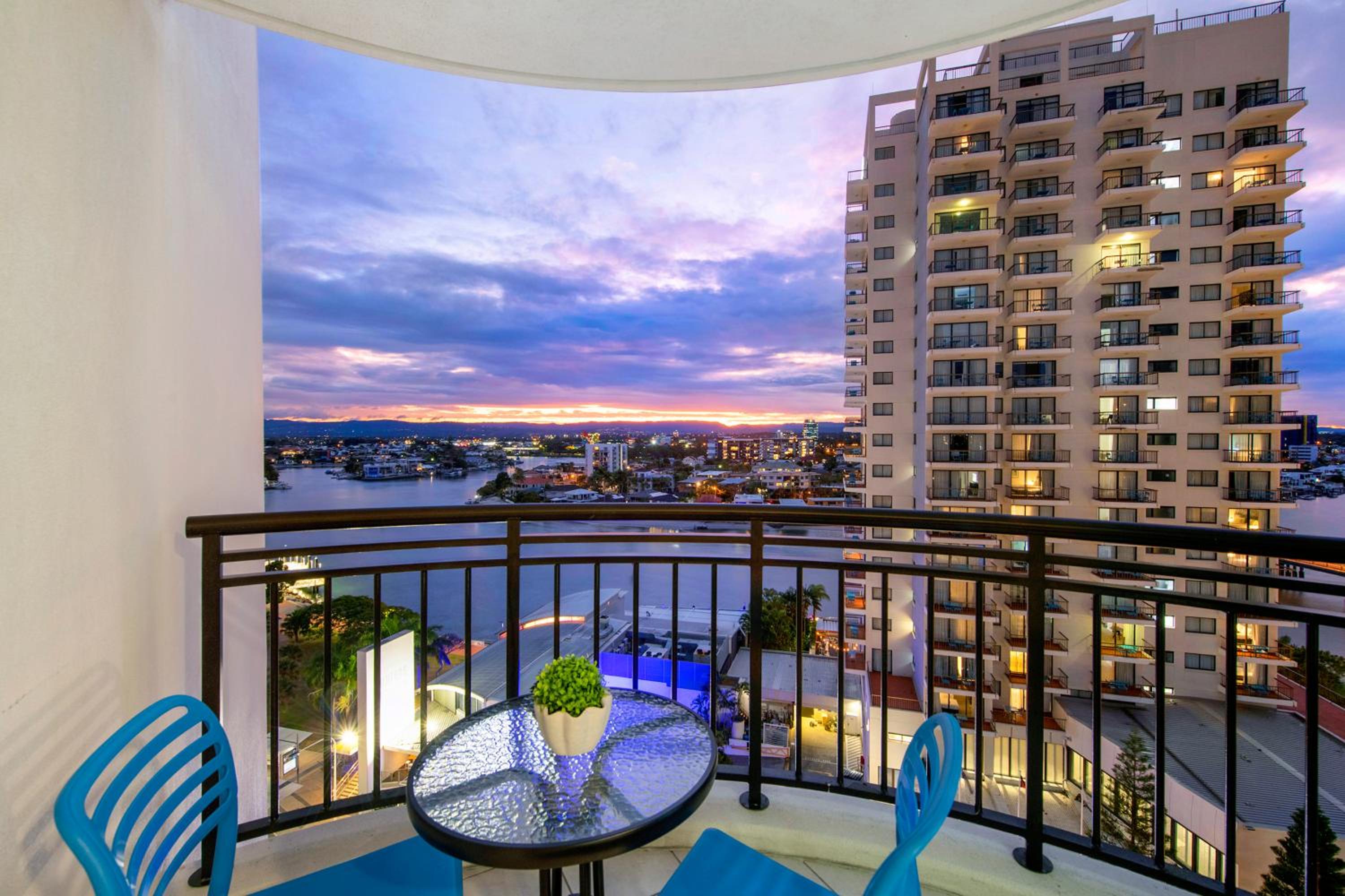 Chevron Renaissance Apartments - Hosted by Wow Stay