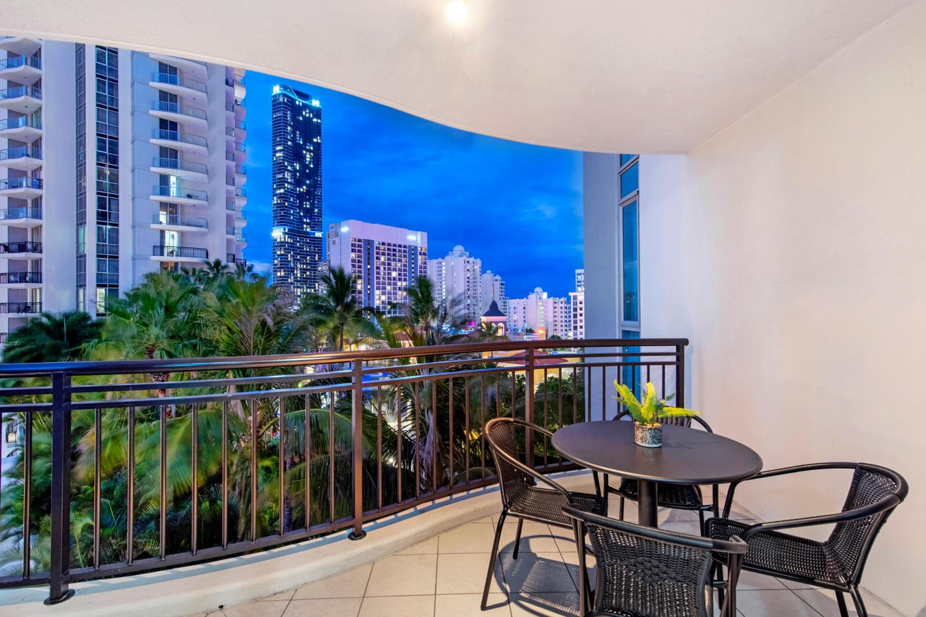 Chevron Renaissance Apartments - Hosted by Wow Stay