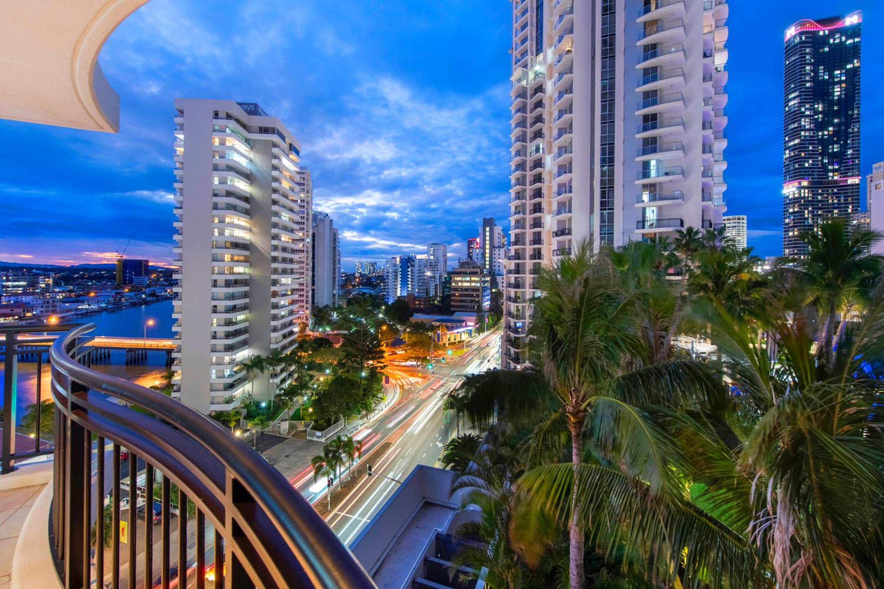 Chevron Renaissance Apartments - Hosted by Wow Stay