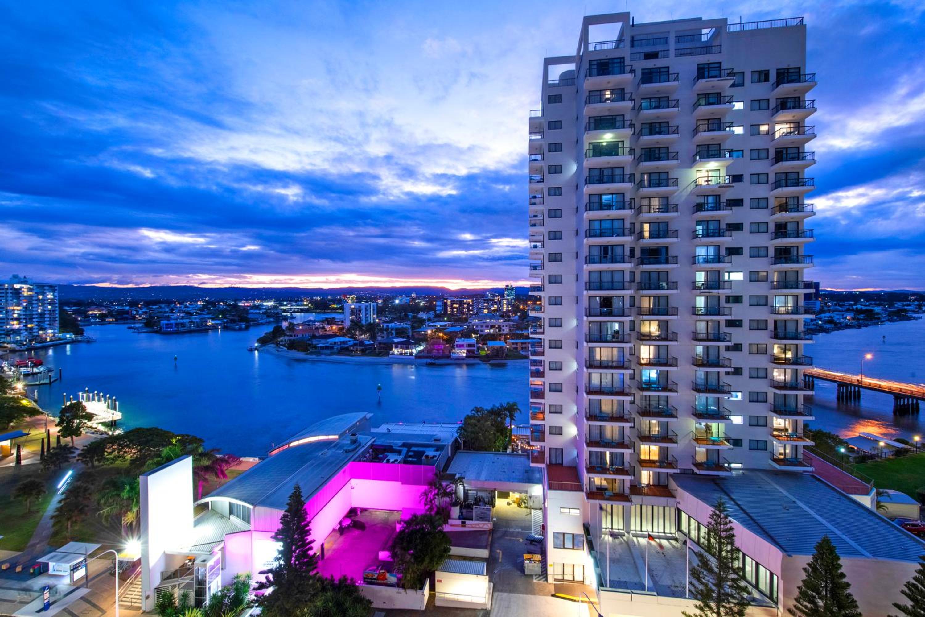 Chevron Renaissance Apartments - Hosted by Wow Stay