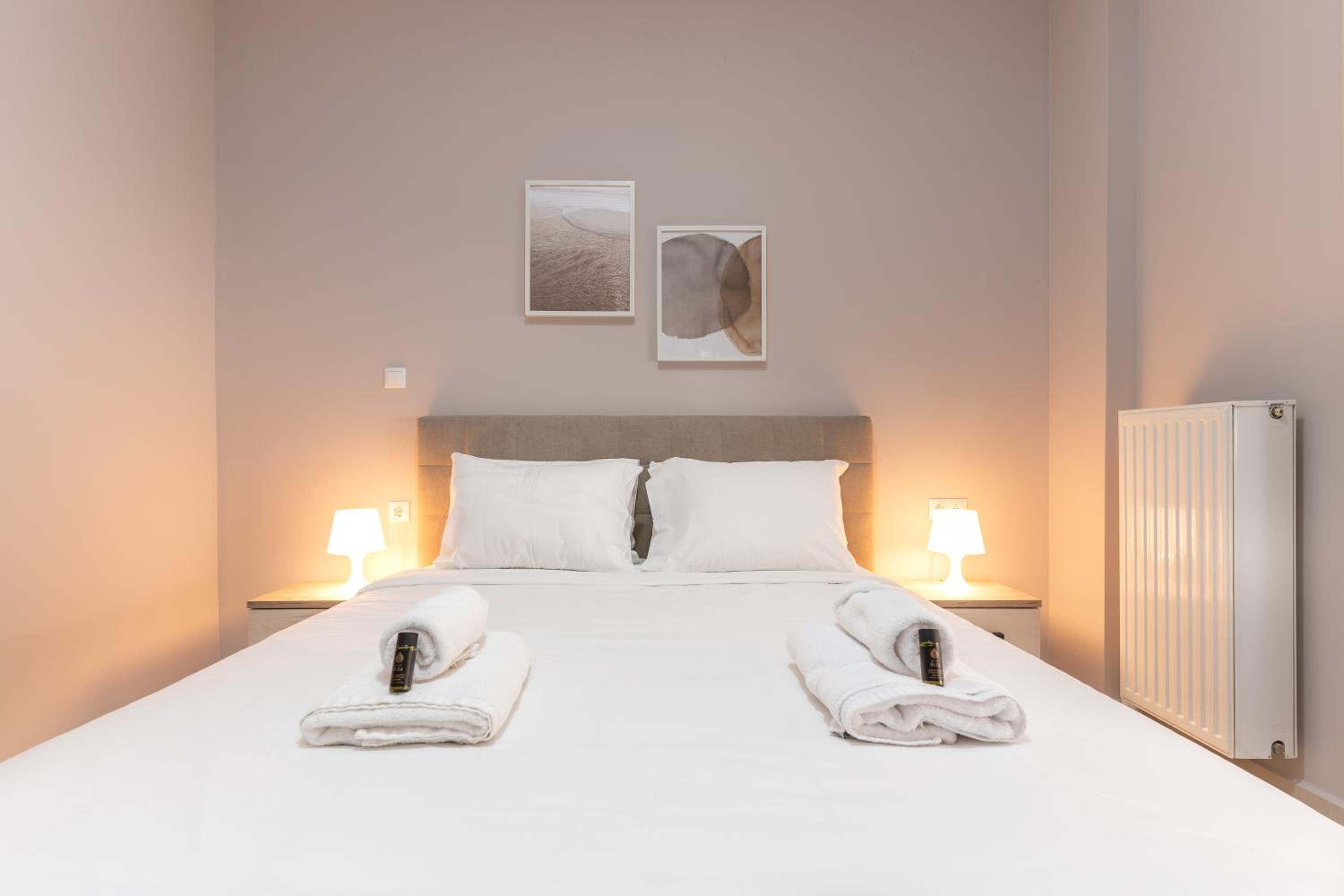 Cosy 2BR Apartment next to Bars & Restaurants