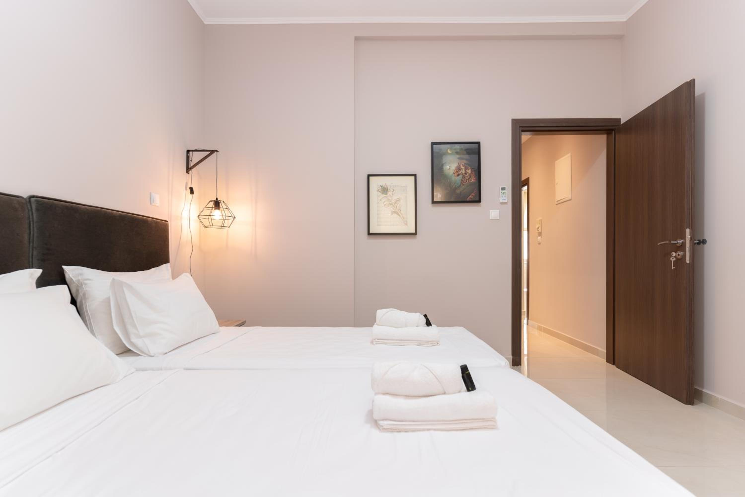 Cosy 2BR Apartment next to Bars & Restaurants