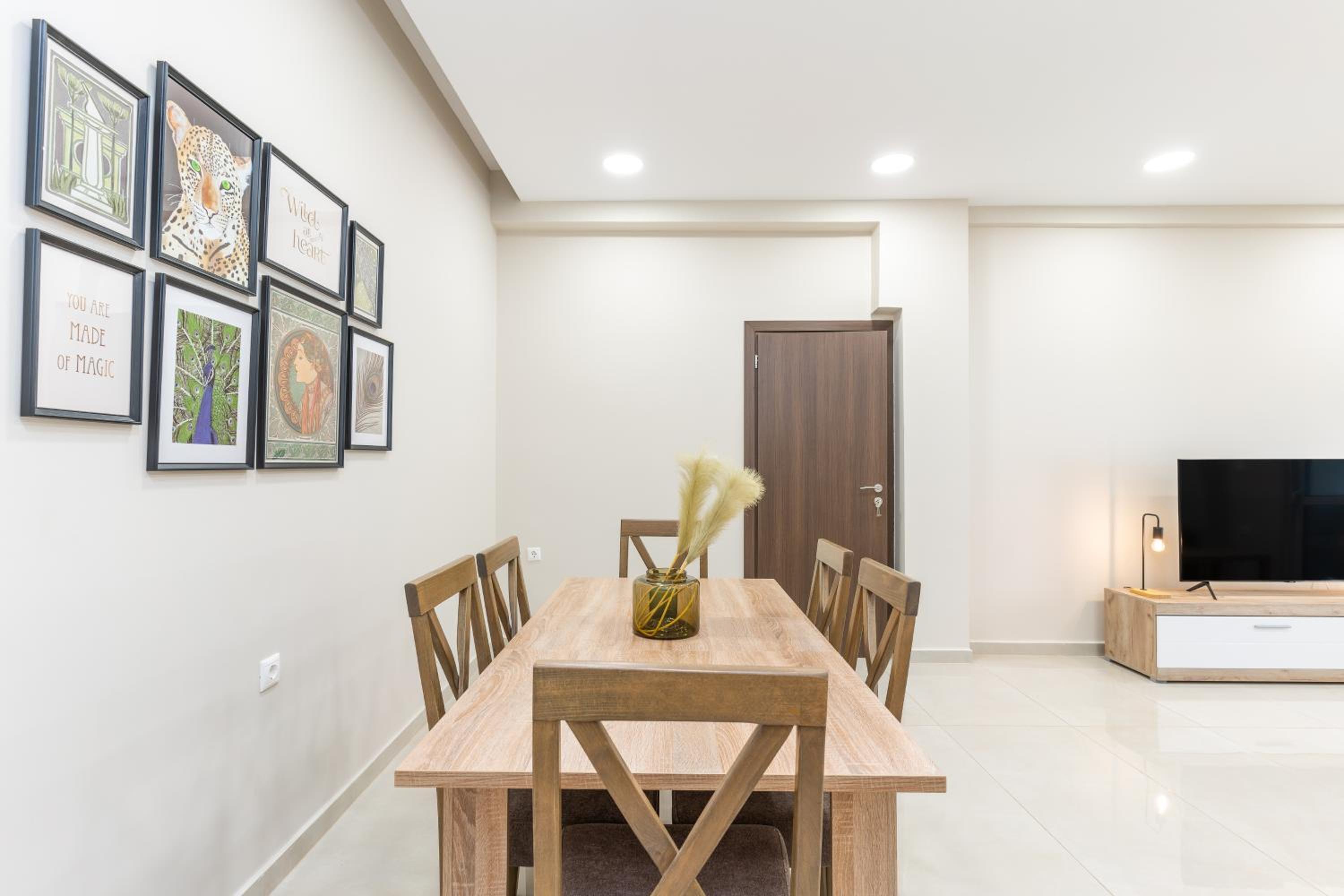 Cosy 2BR Apartment next to Bars & Restaurants