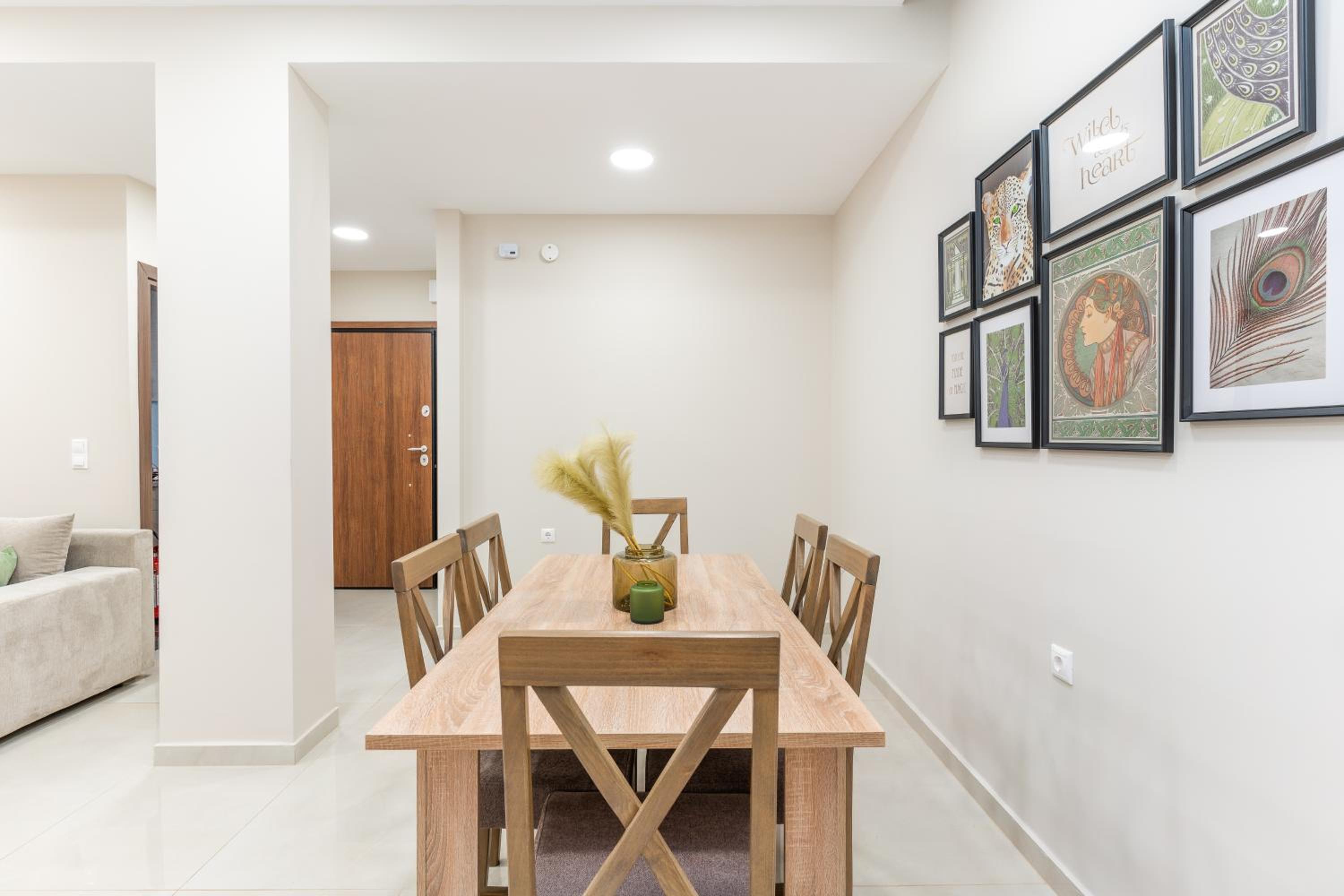 Cosy 2BR Apartment next to Bars & Restaurants