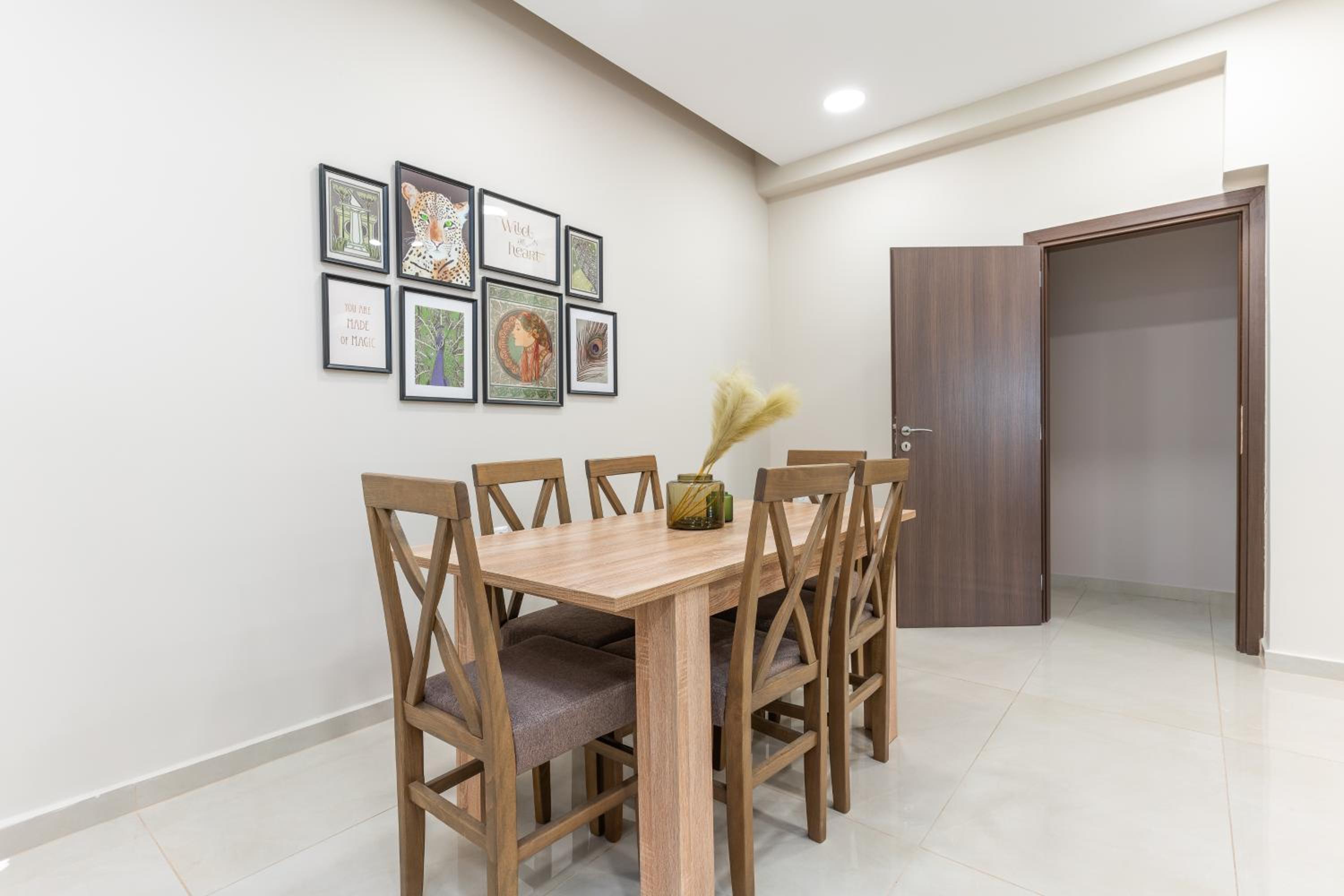 Cosy 2BR Apartment next to Bars & Restaurants