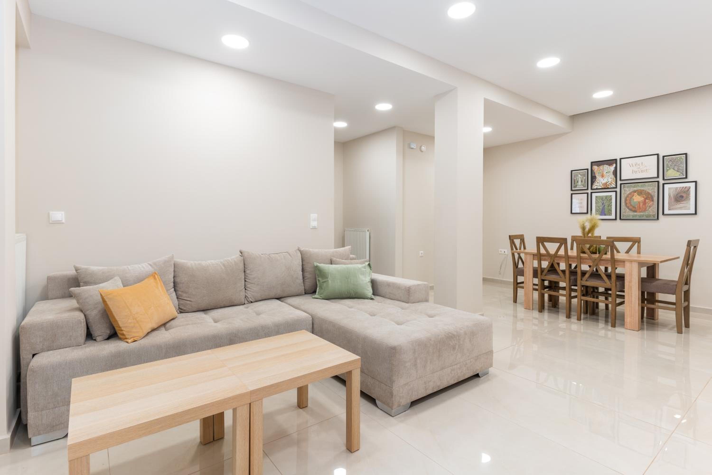 Cosy 2BR Apartment next to Bars & Restaurants