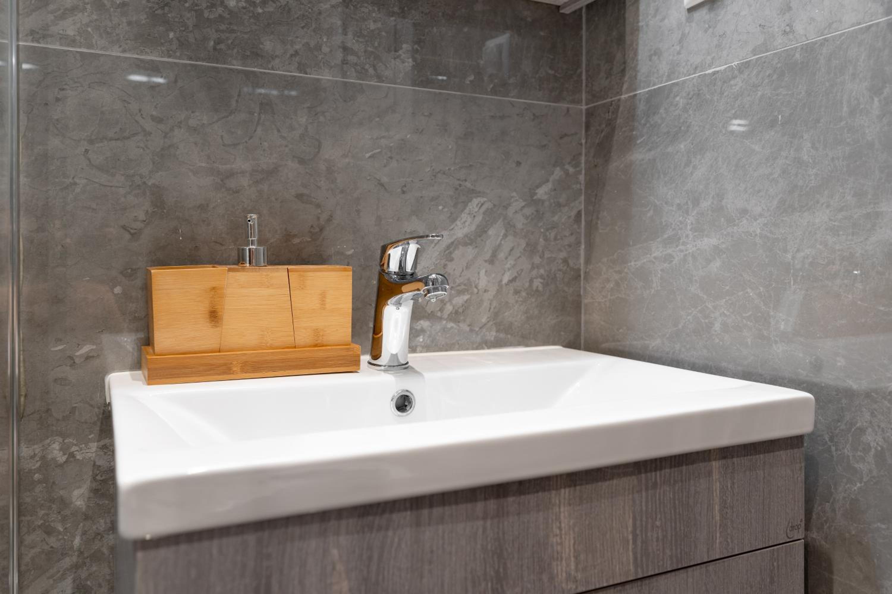 Cosy 2BR Apartment next to Bars & Restaurants