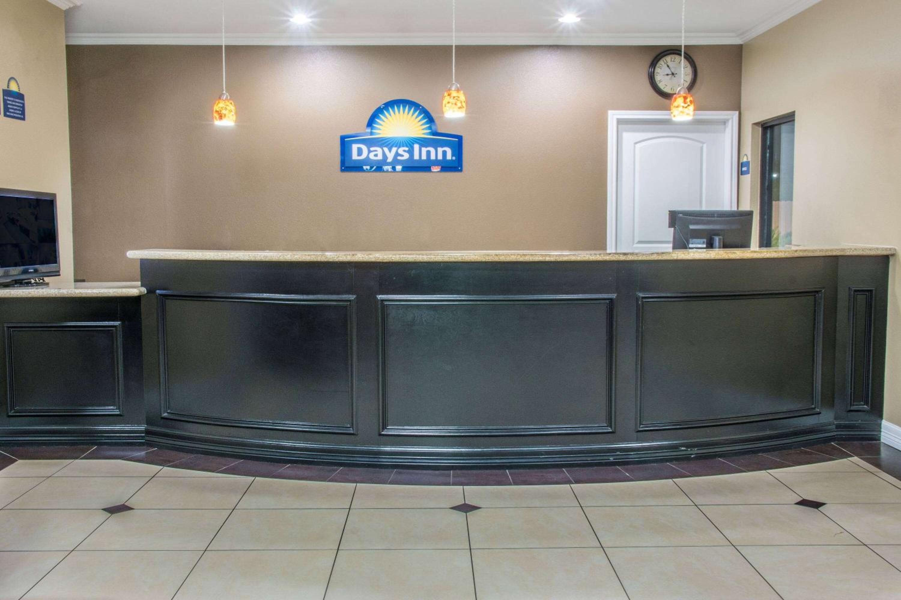 Days Inn by Wyndham Humble/Houston Intercontinental Airport - Property Image 51