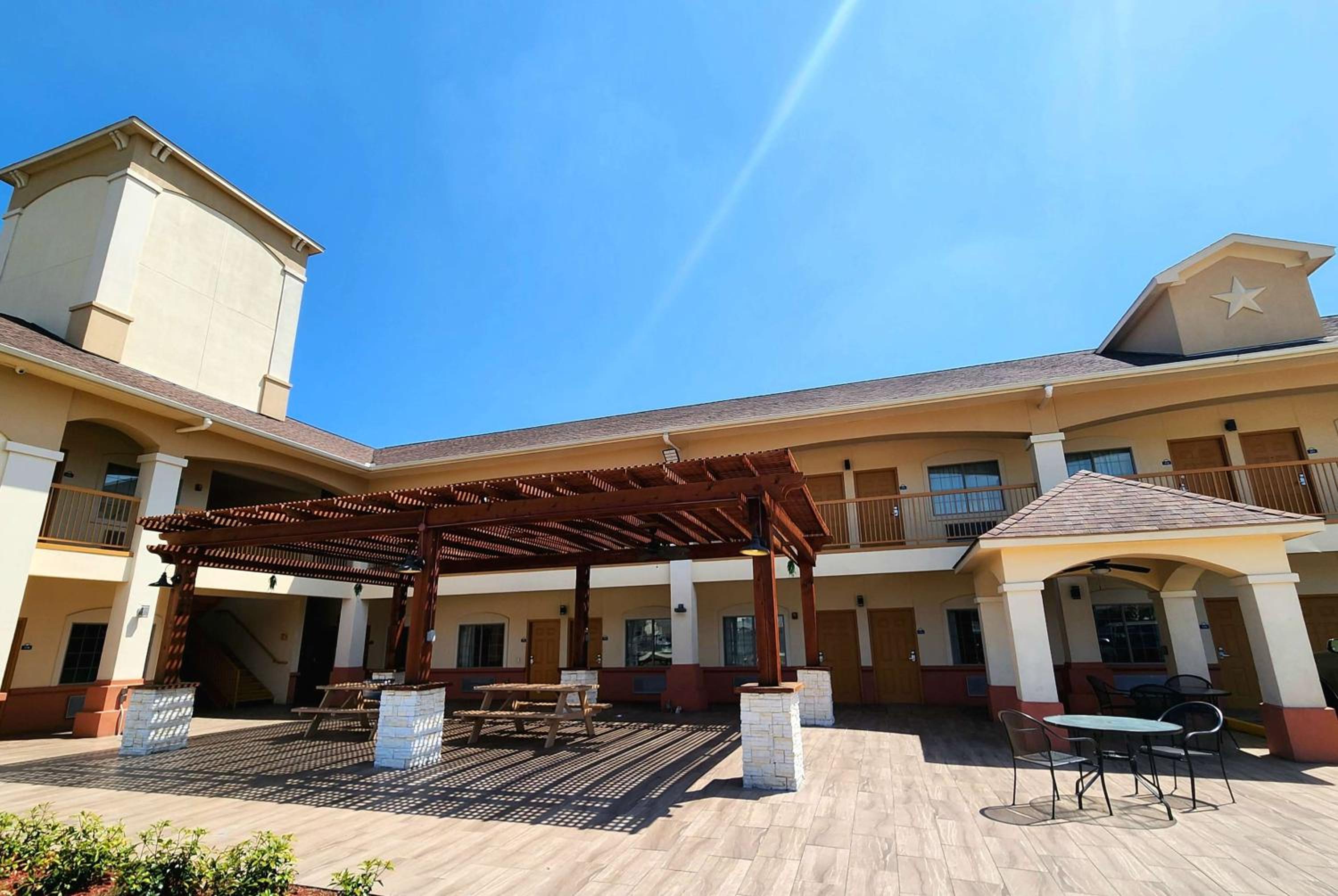 Days Inn by Wyndham Humble/Houston Intercontinental Airport - Property Image 7