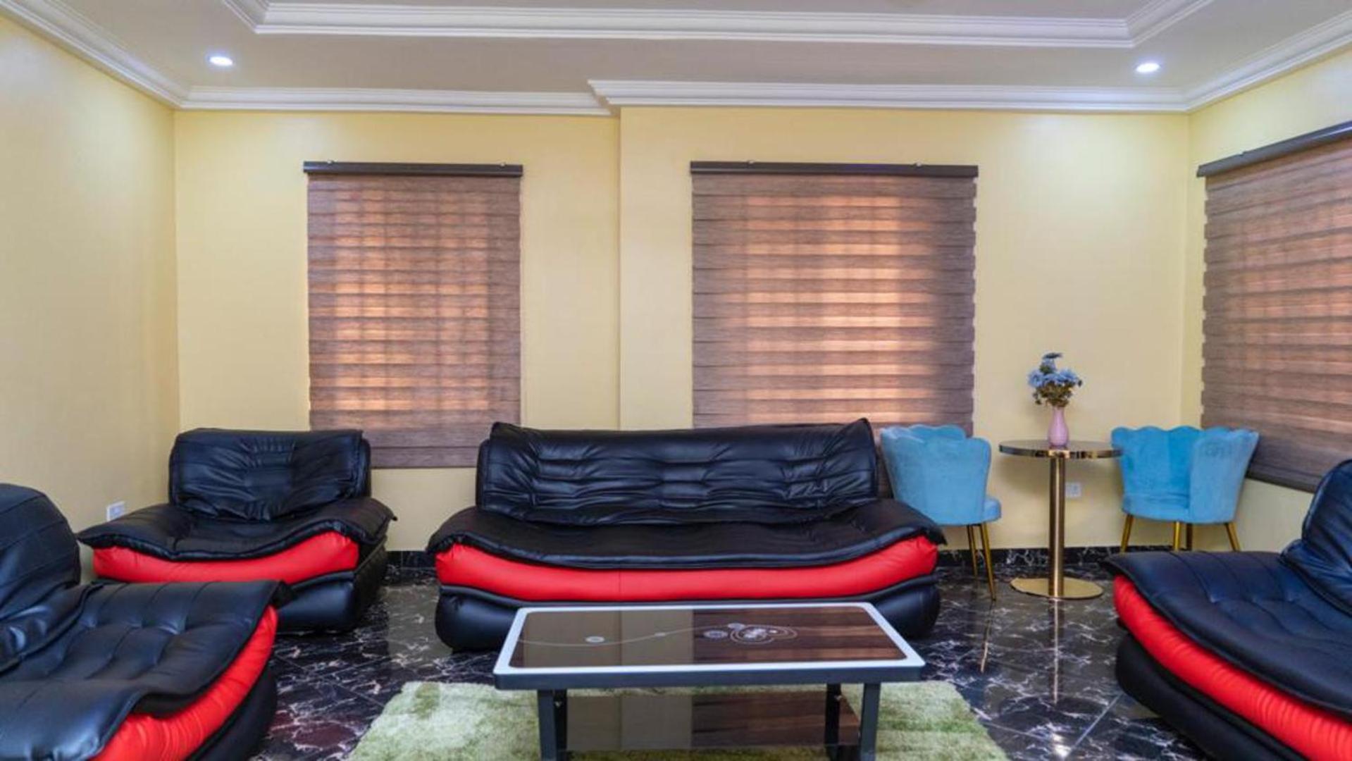 Impeccable 2-Bed Apartment in Accra view 3