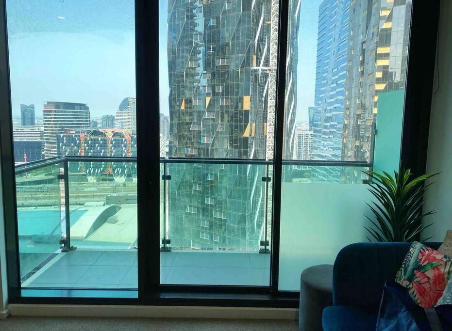 Stylish CBD Near Southern Cross with Balcony/POOL/GYM