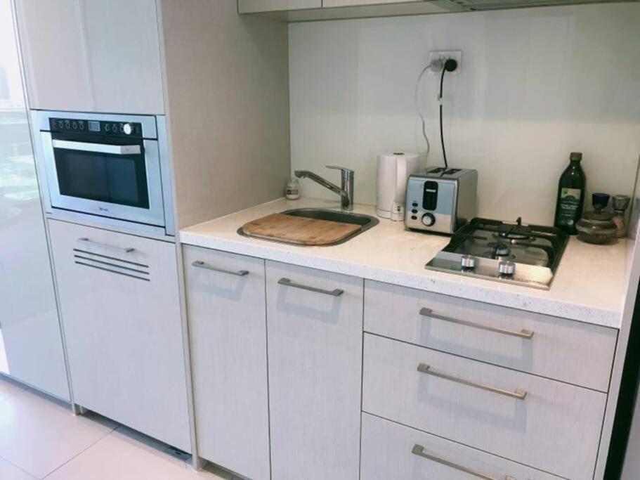 Stylish CBD Near Southern Cross with Balcony/POOL/GYM