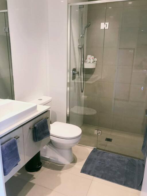 Stylish CBD Near Southern Cross with Balcony/POOL/GYM