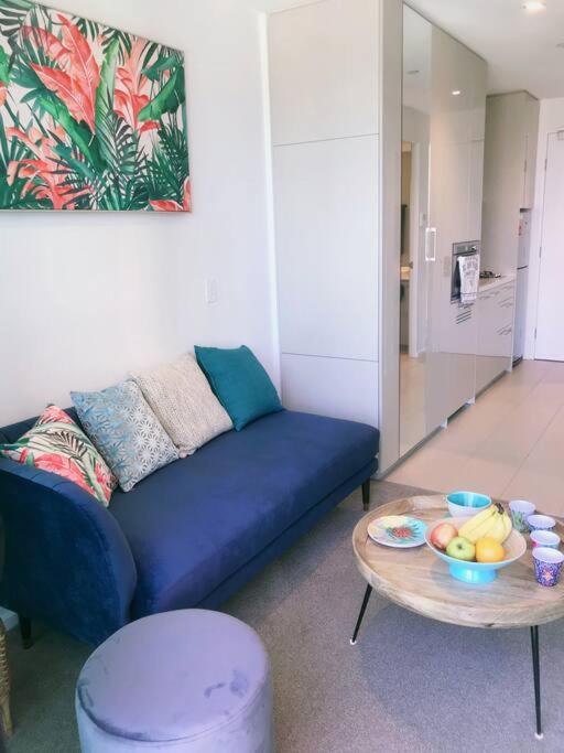 Stylish CBD Near Southern Cross with Balcony/POOL/GYM