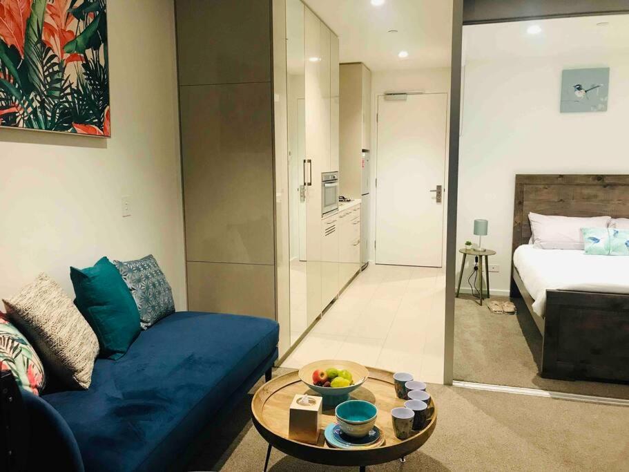 Stylish CBD Near Southern Cross with Balcony/POOL/GYM